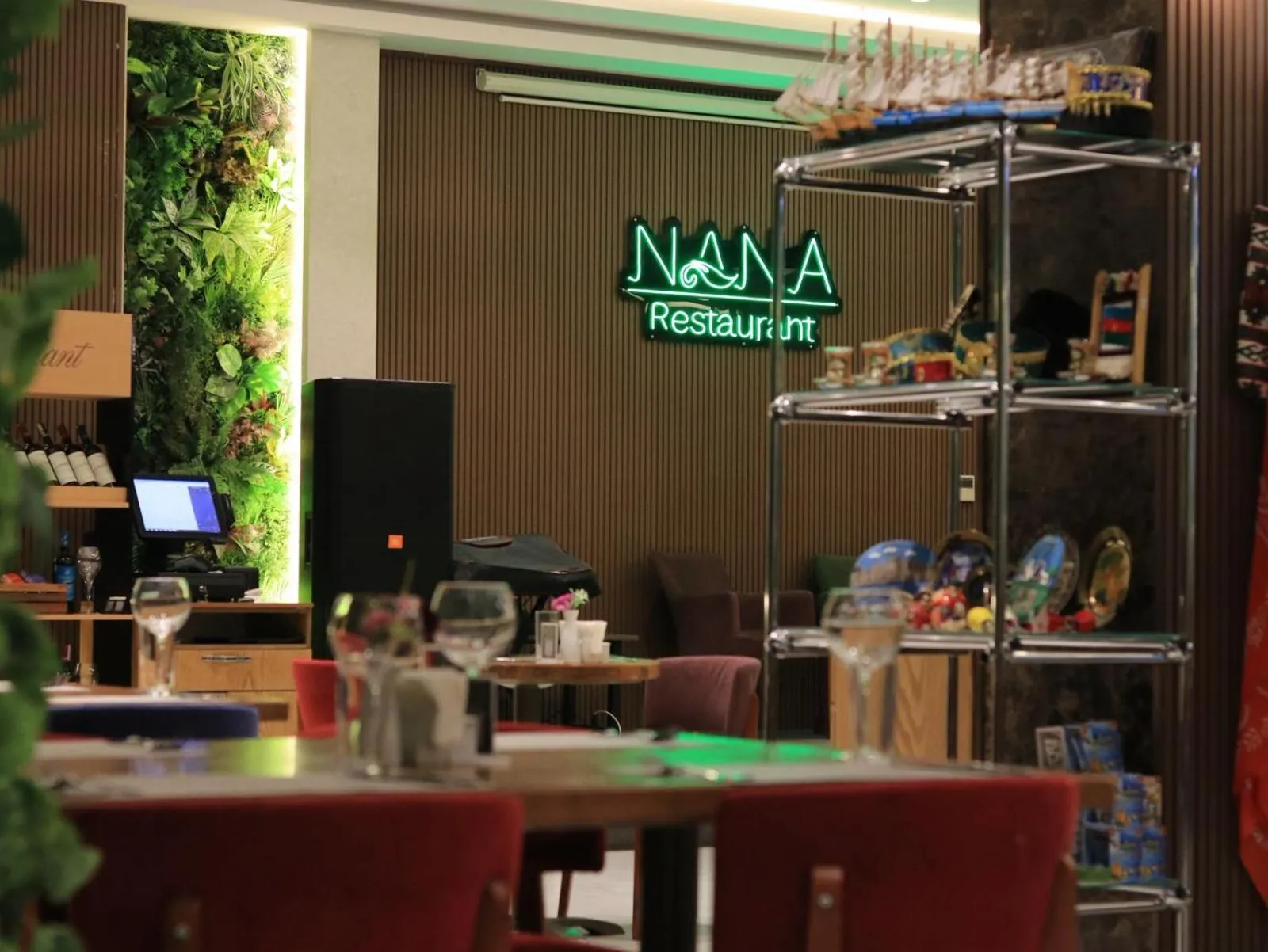 Restaurant/places to eat in Grand Midway Hotel