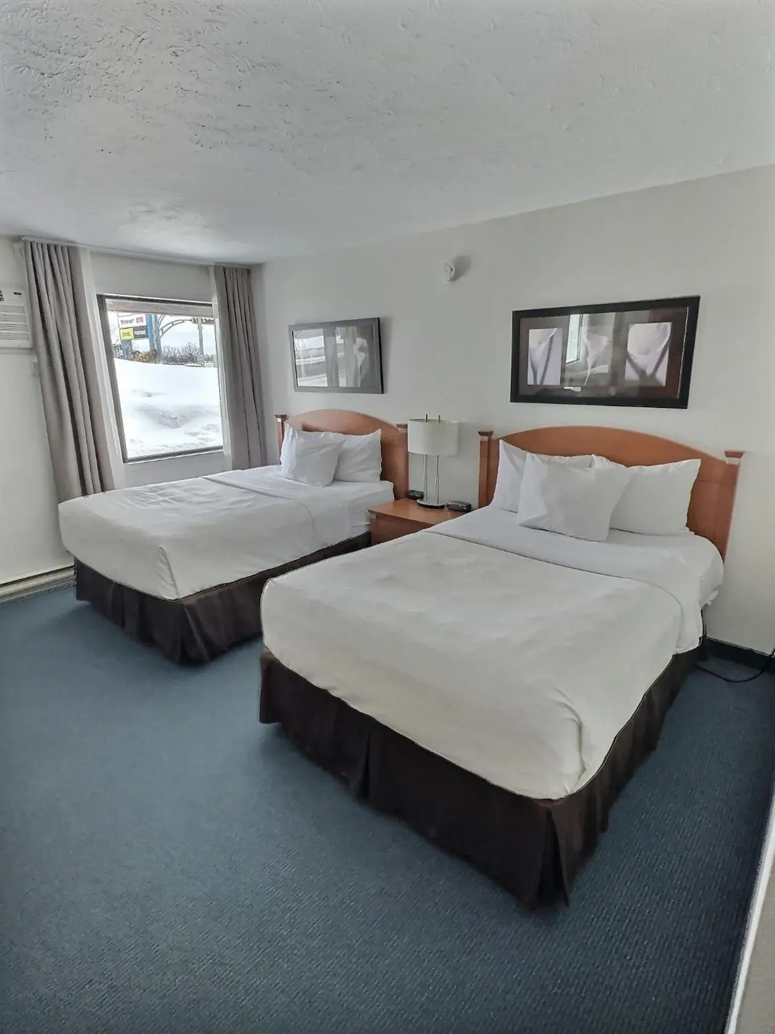 Bed in Quality Inn Rouyn-Noranda Bed in Quality Inn Rouyn-Noranda