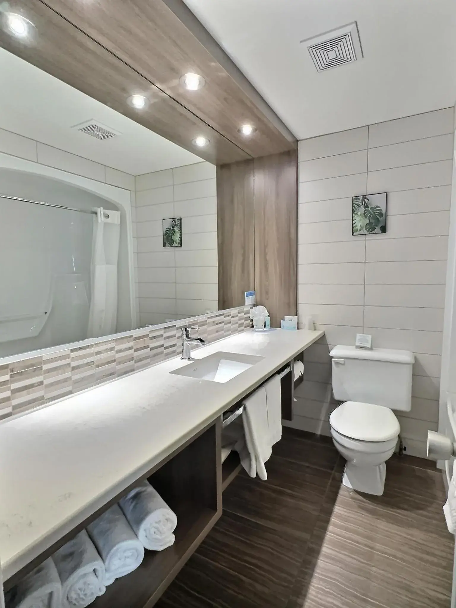 Deluxe Double Room with Two Double Beds - Non-Smoking in Quality Inn Rouyn-Noranda Deluxe Double Room with Two Double Beds - Non-Smoking in Quality Inn Rouyn-Noranda