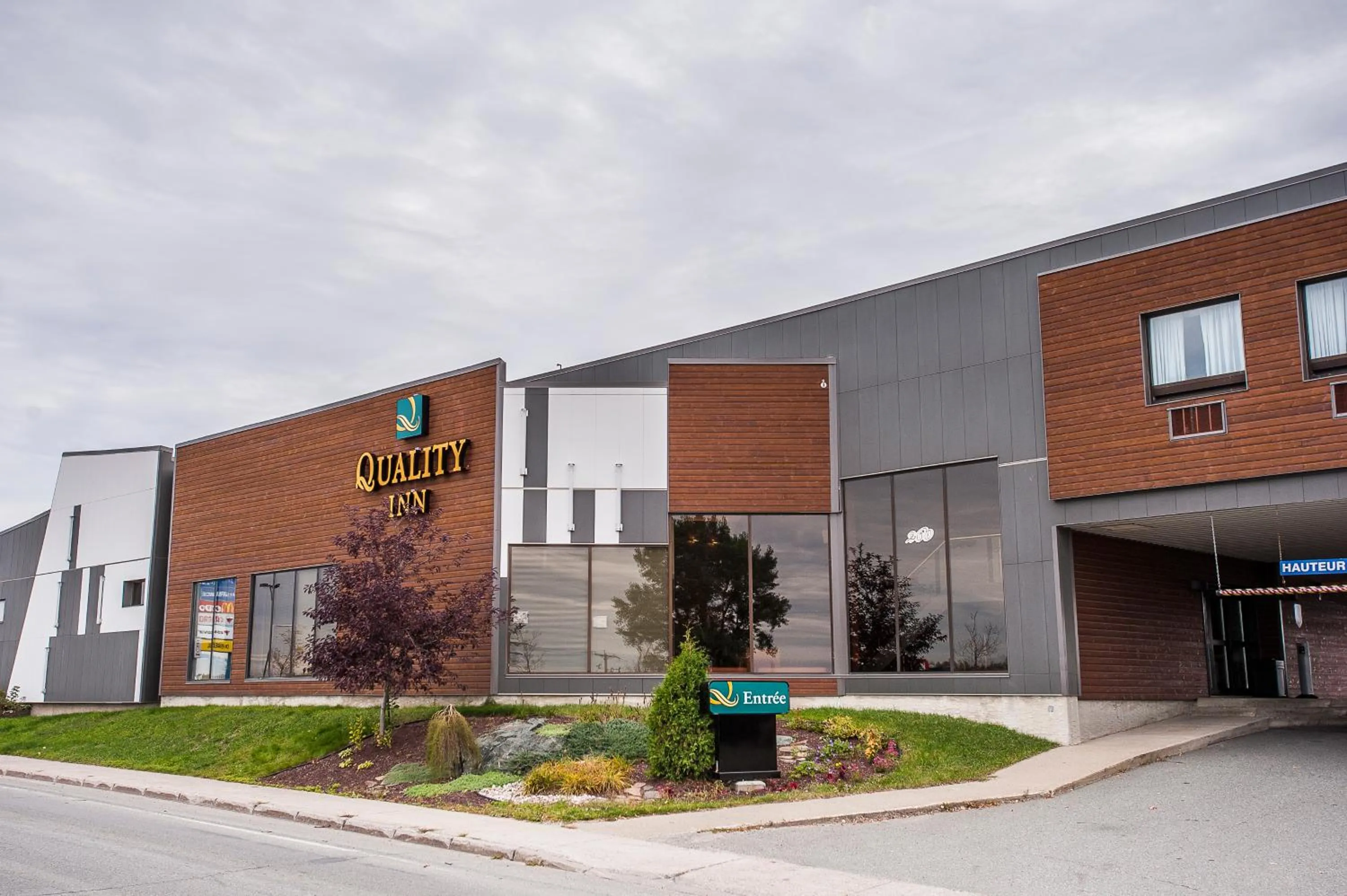 Property building in Quality Inn Rouyn-Noranda