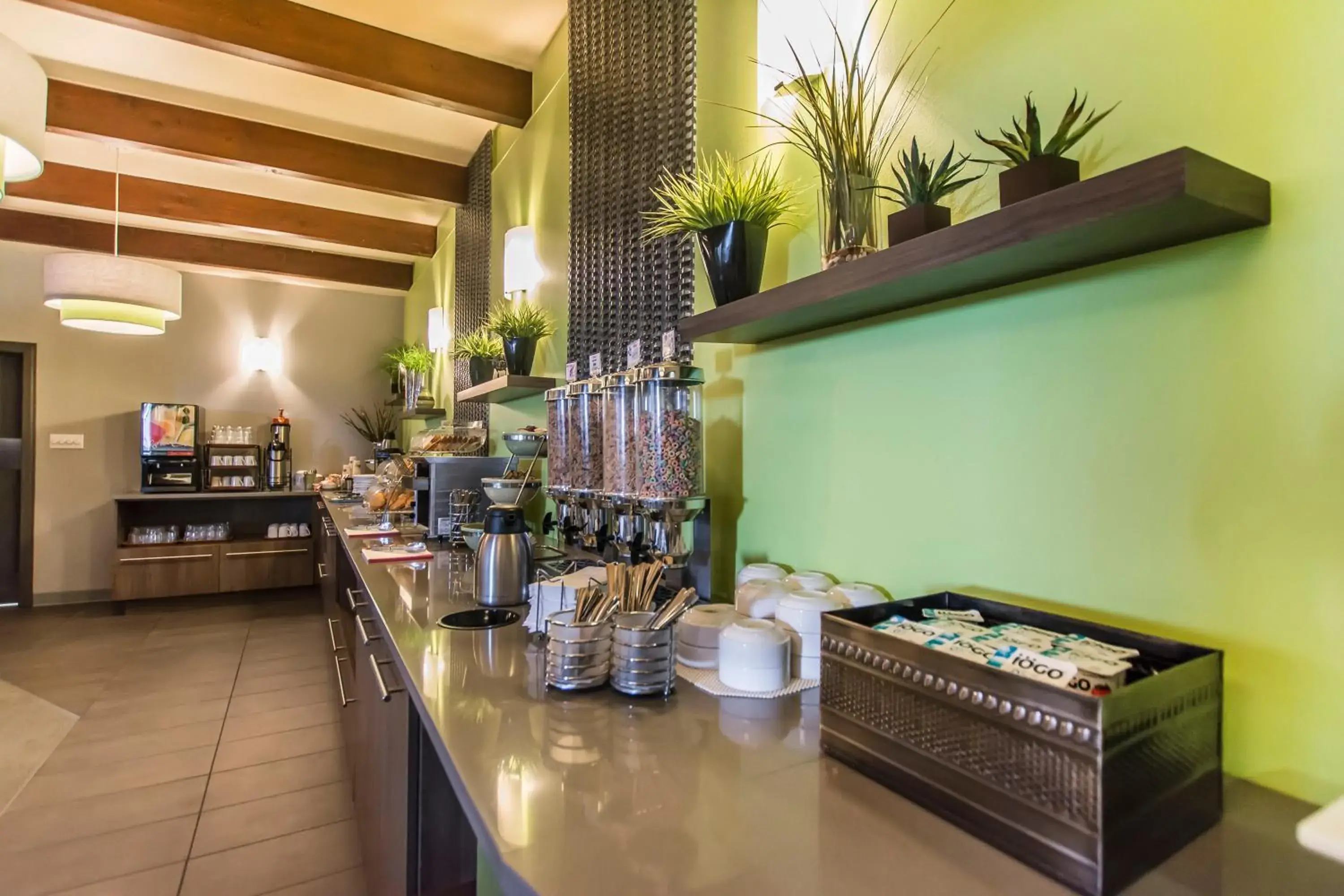 Breakfast in Quality Inn Rouyn-Noranda Breakfast in Quality Inn Rouyn-Noranda