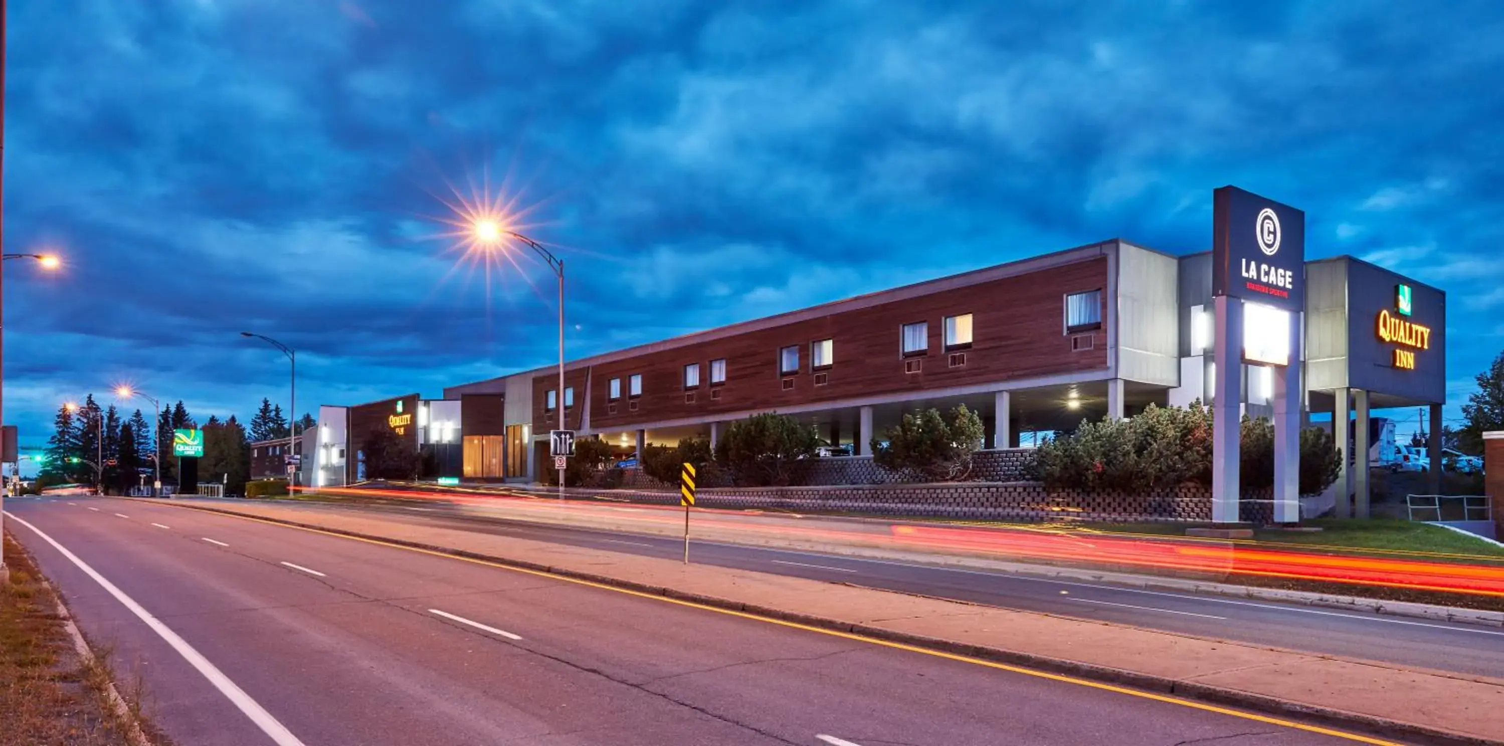 Property building in Quality Inn Rouyn-Noranda Property building in Quality Inn Rouyn-Noranda