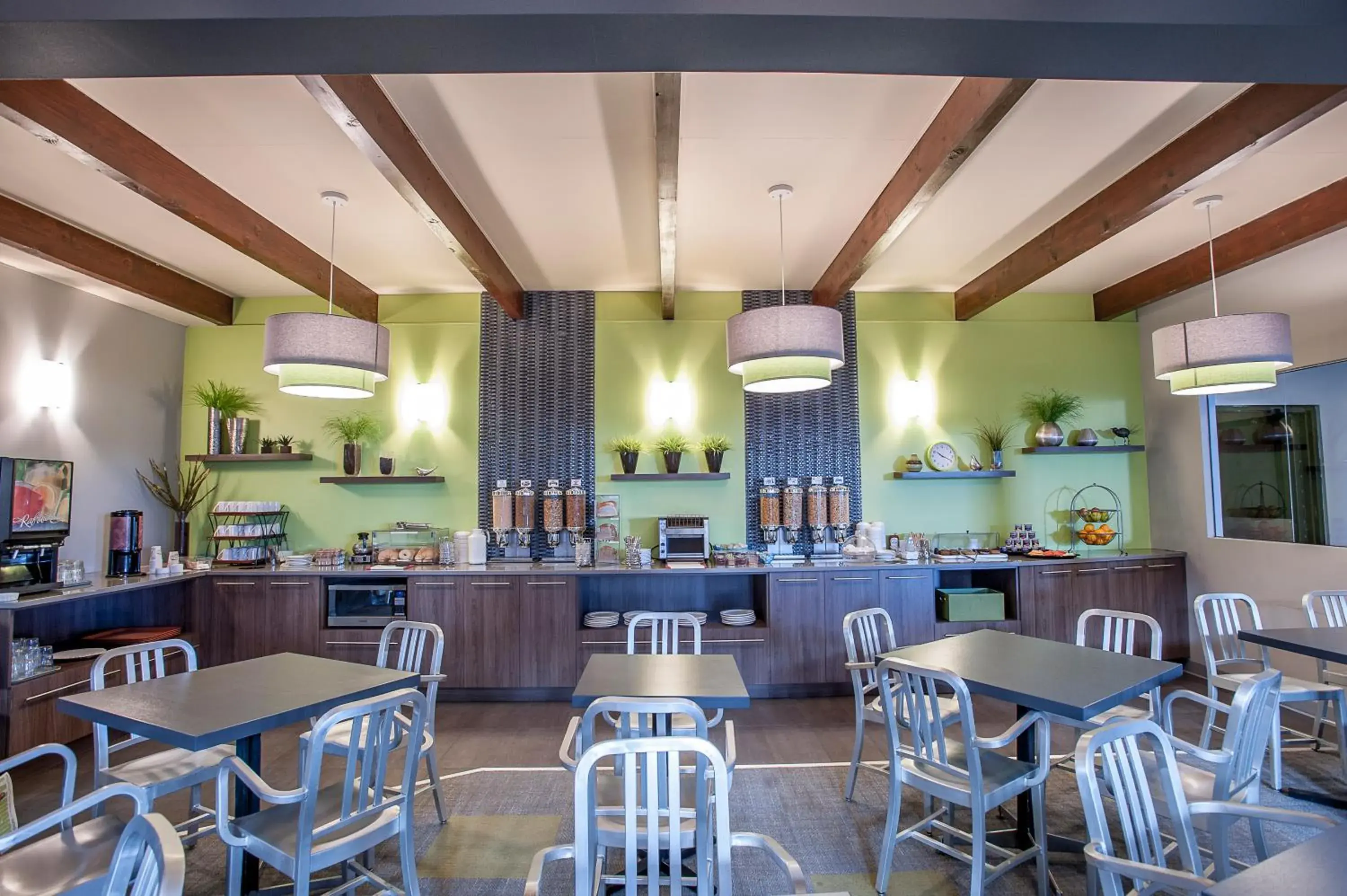 Restaurant/places to eat in Quality Inn Rouyn-Noranda Restaurant/places to eat in Quality Inn Rouyn-Noranda