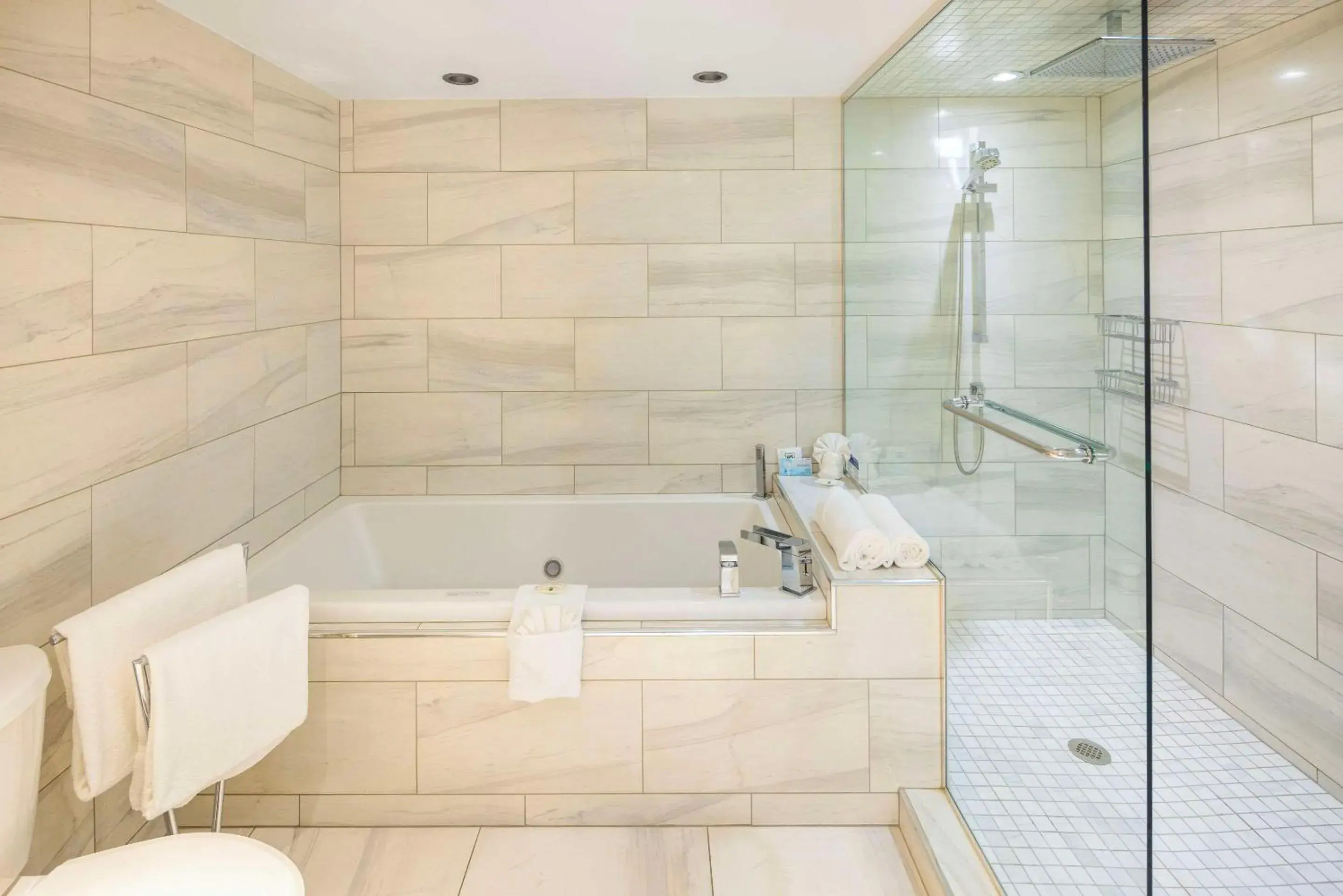 Bedroom in Quality Inn Rouyn-Noranda Bedroom in Quality Inn Rouyn-Noranda