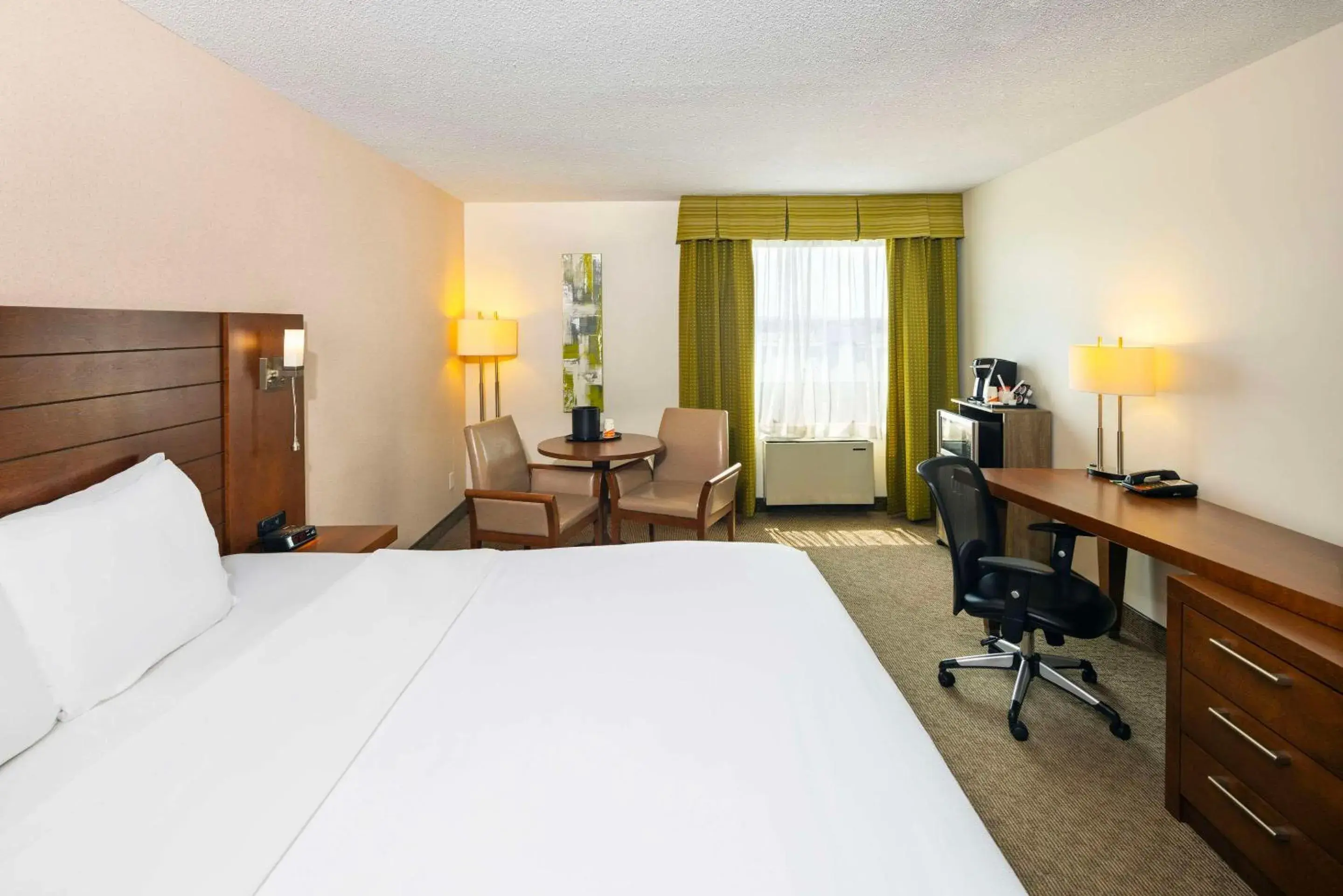 Bedroom, Bed in Quality Inn Rouyn-Noranda Bedroom, Bed in Quality Inn Rouyn-Noranda