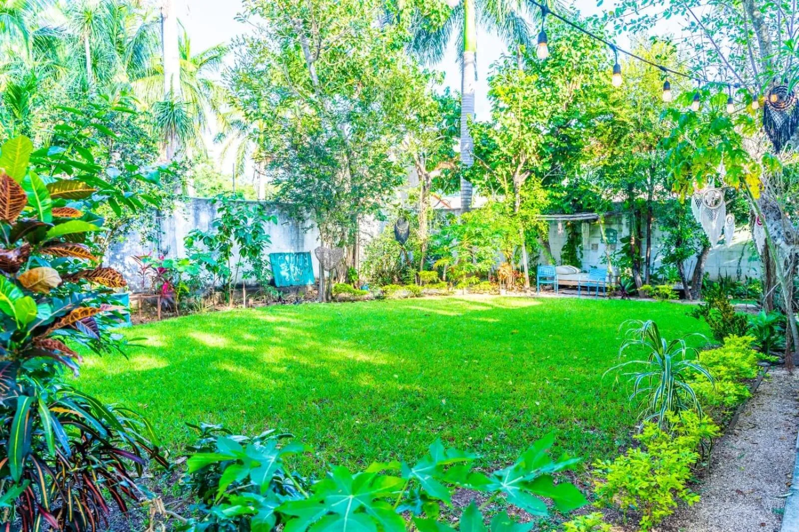Garden in Casa Borush by Ecoplaneta