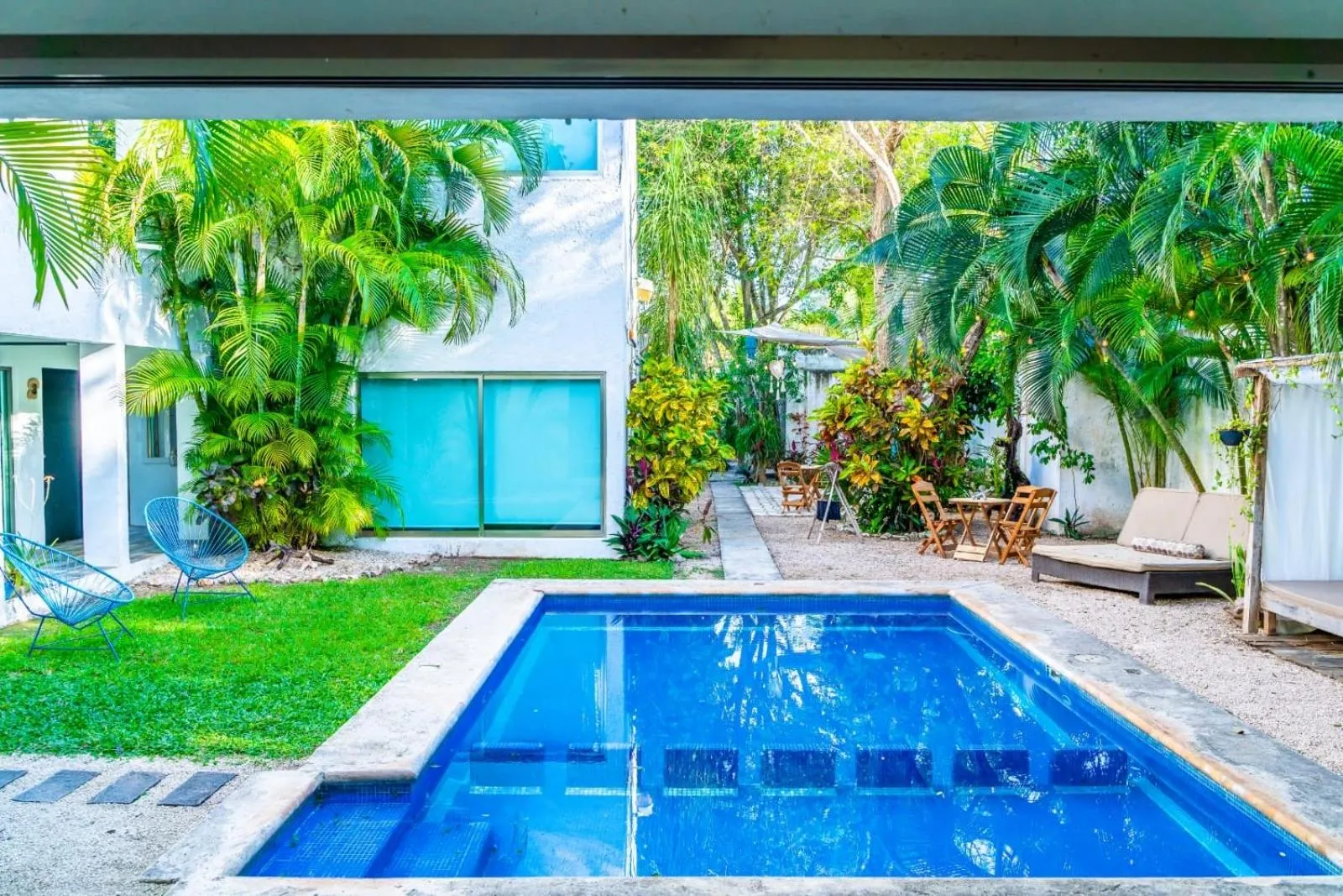 Pool view in Casa Borush by Ecoplaneta