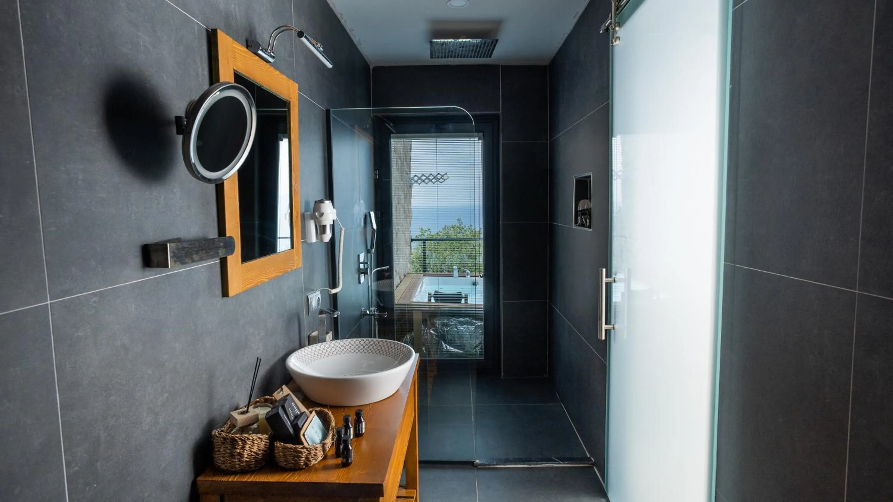 Shower in Vista Del Amor Faralya