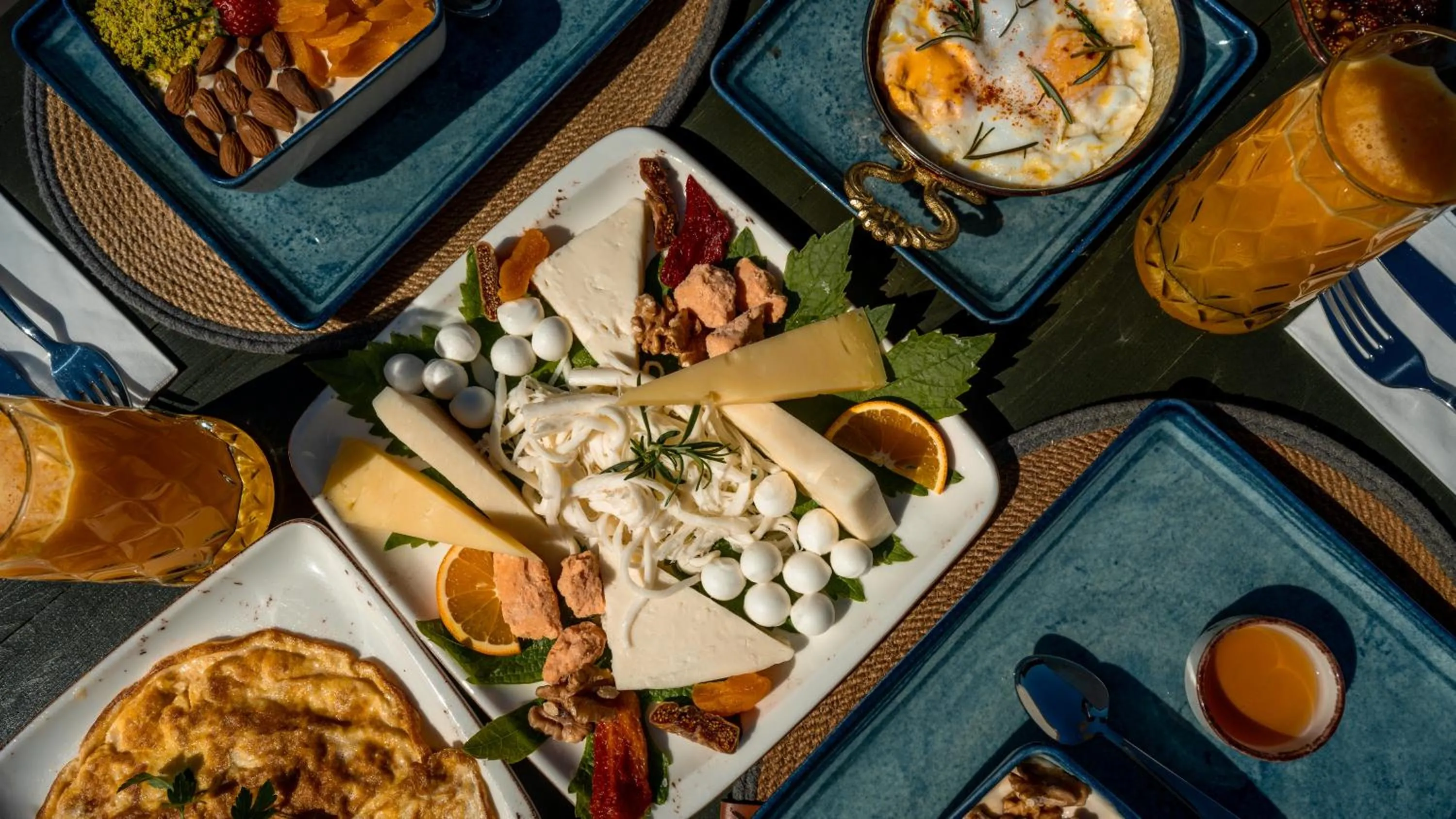 Food and drinks in Vista Del Amor Faralya