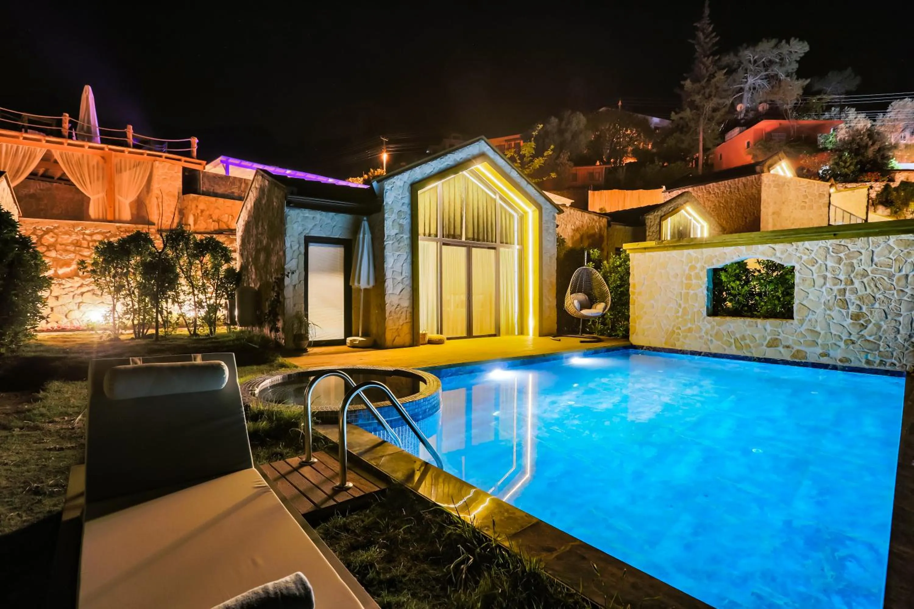 Swimming pool in Vista Del Amor Faralya