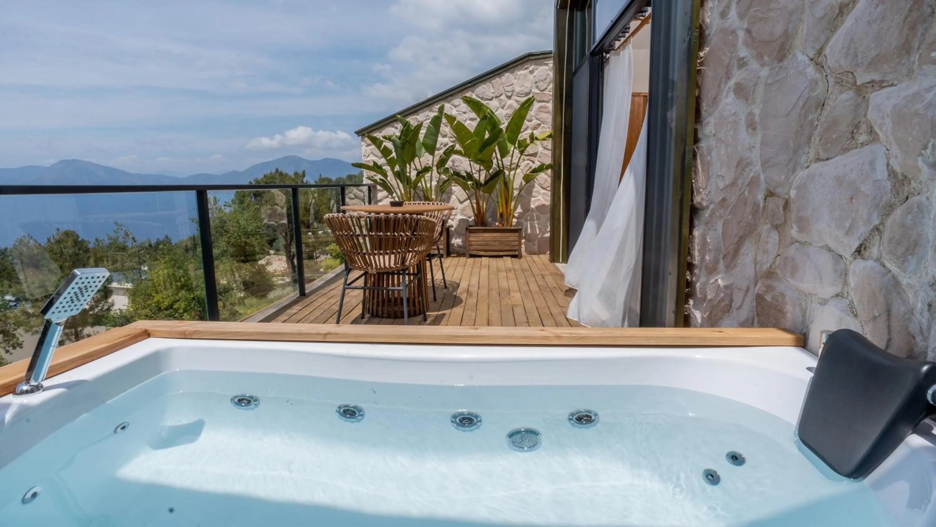 Hot Tub in Vista Del Amor Faralya