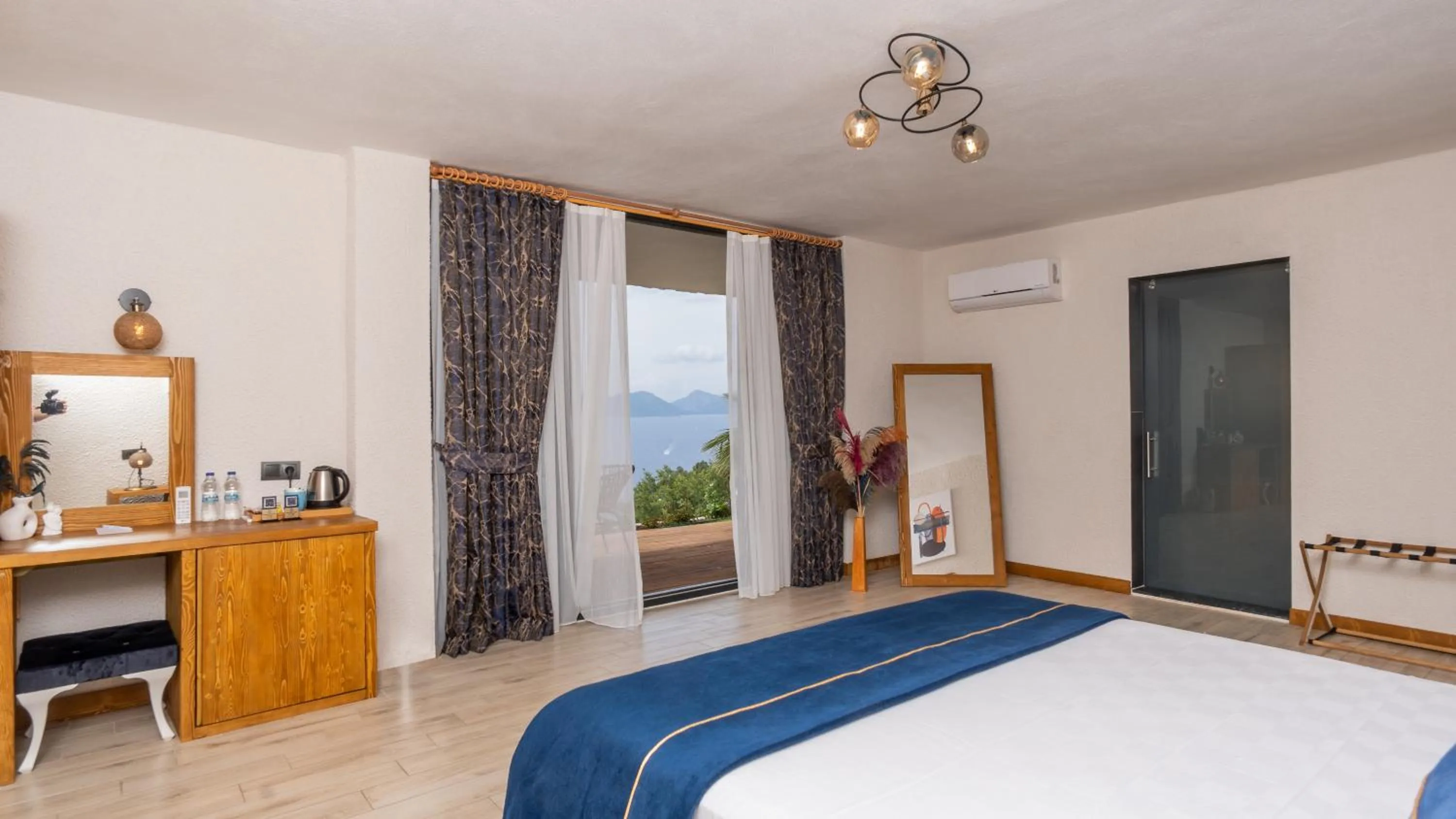 Photo of the whole room, Bed in Vista Del Amor Faralya