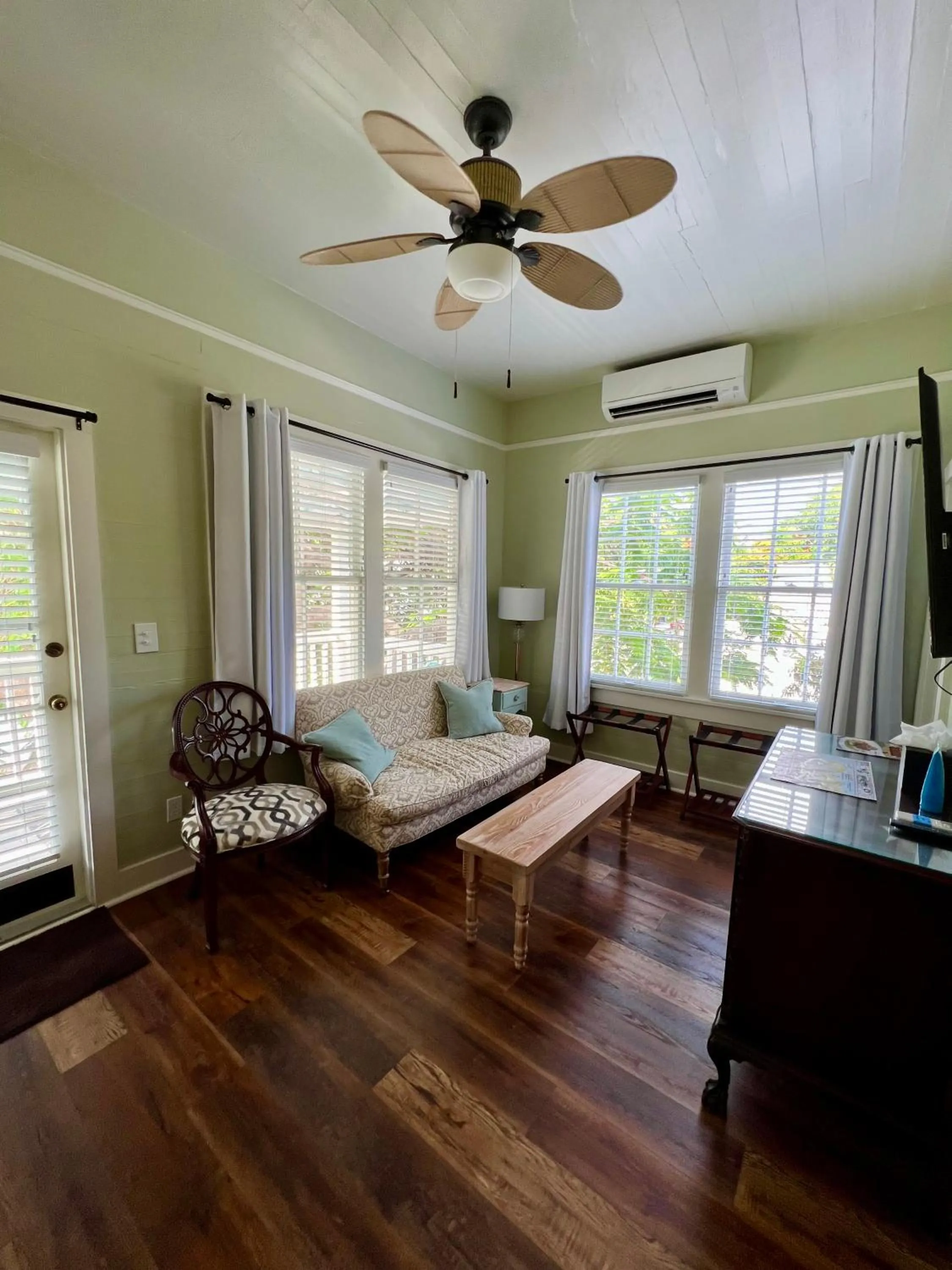 The Porch on Frances Inn - Adults Exclusive