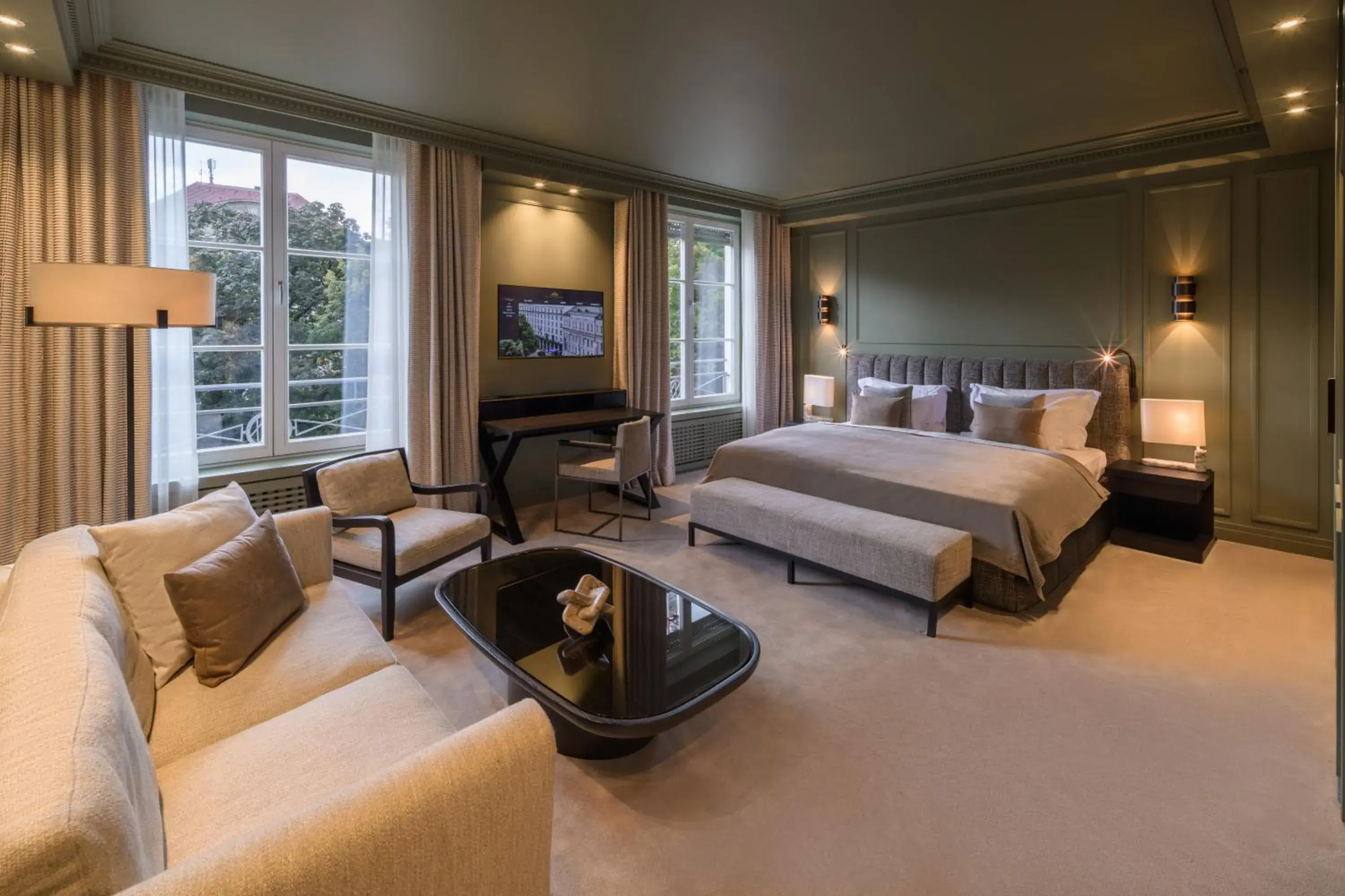 Seating area, Bed in Hotel Bayerischer Hof Seating area, Bed in Hotel Bayerischer Hof