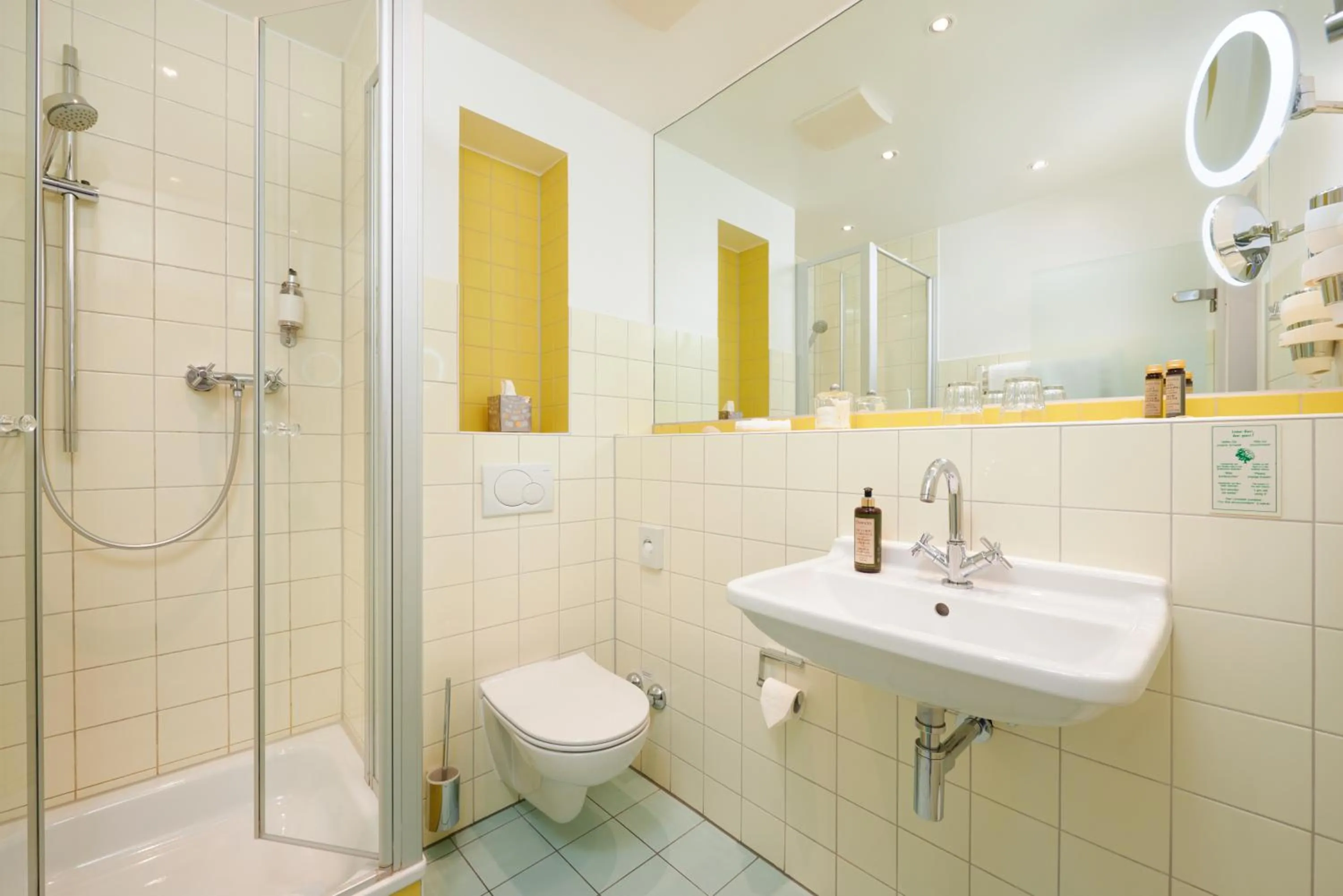 Shower in Design-Boutique Hotel Vosteen