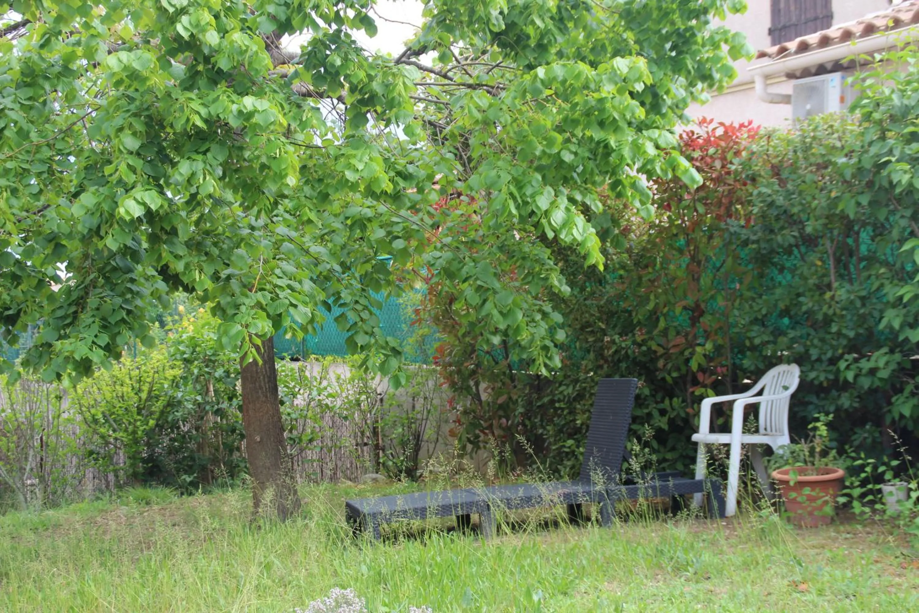 Garden in Chambres d'hôtes Elisa & Etienne