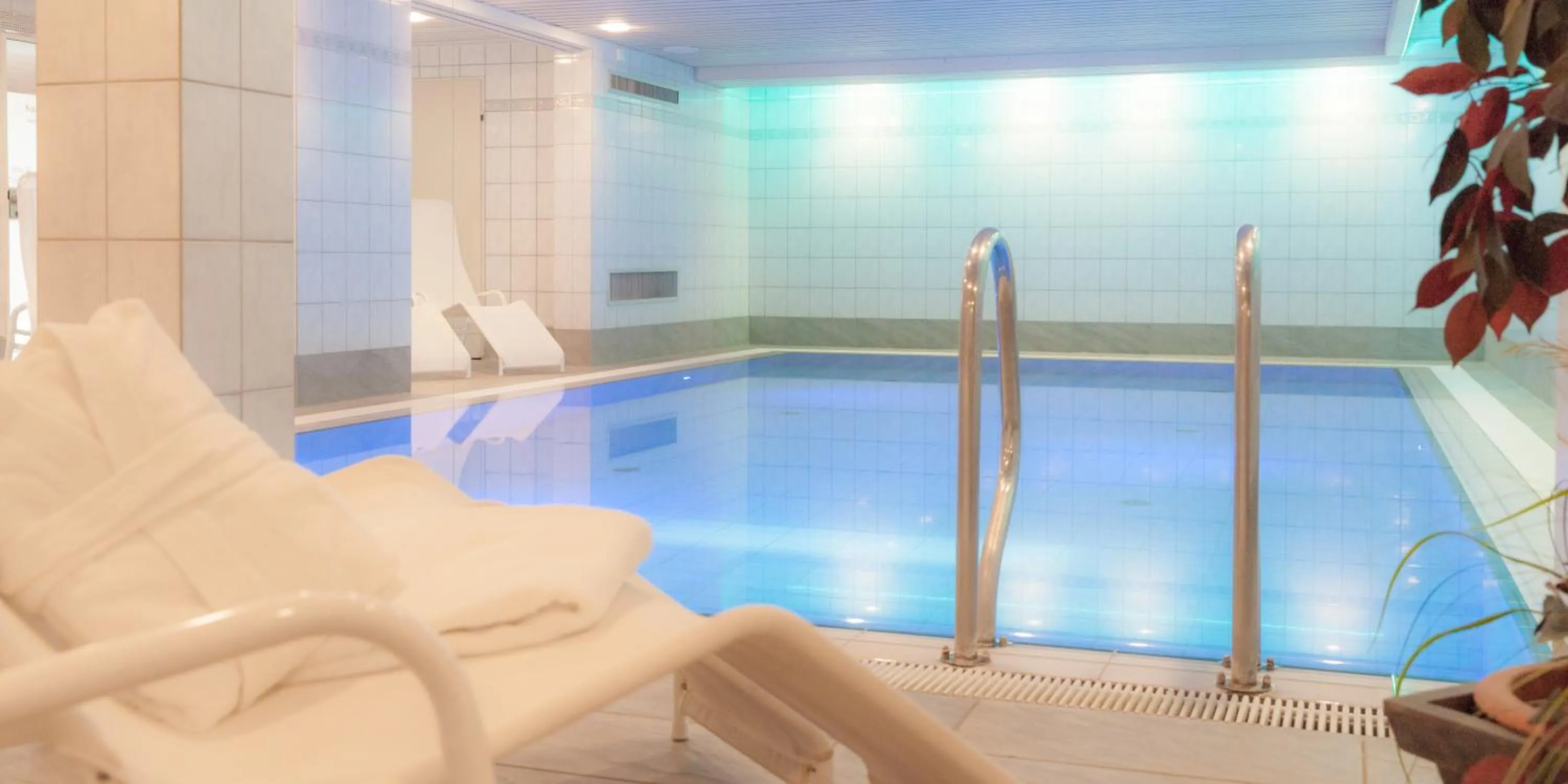 Swimming pool in Landhotel Hermannshöhe