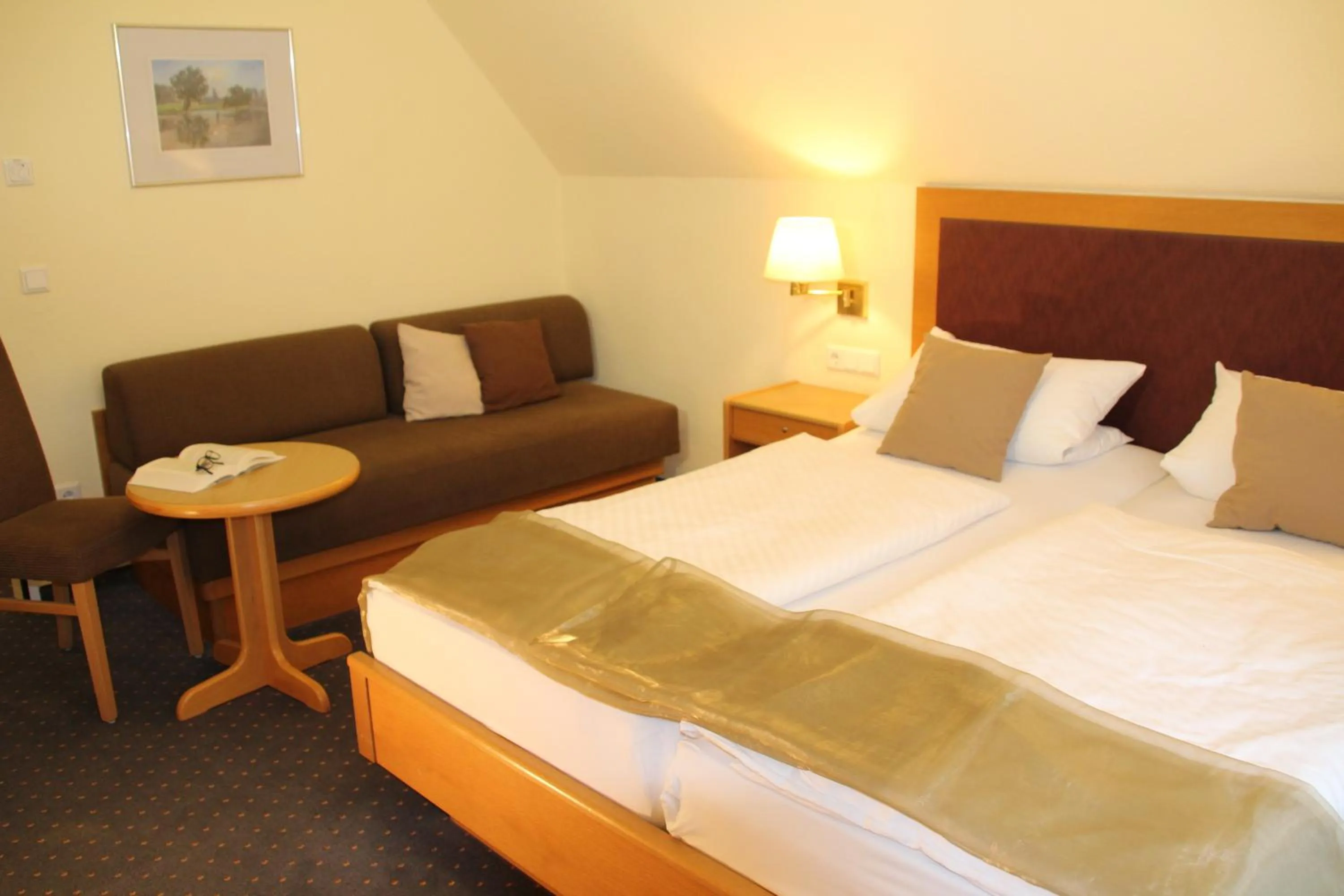 Bedroom, Bed in Landhotel Hermannshöhe