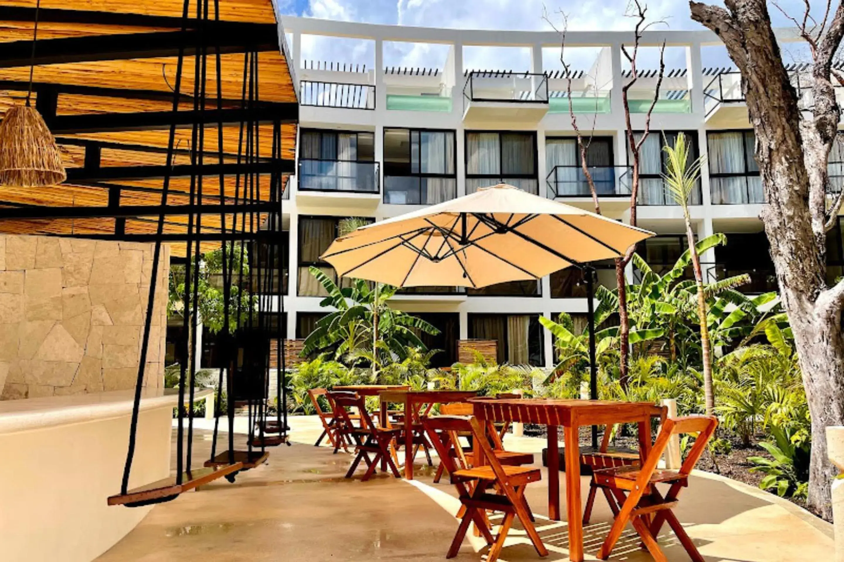 Restaurant/places to eat in The Waves Tulum by BNB Experience Restaurant/places to eat in The Waves Tulum by BNB Experience