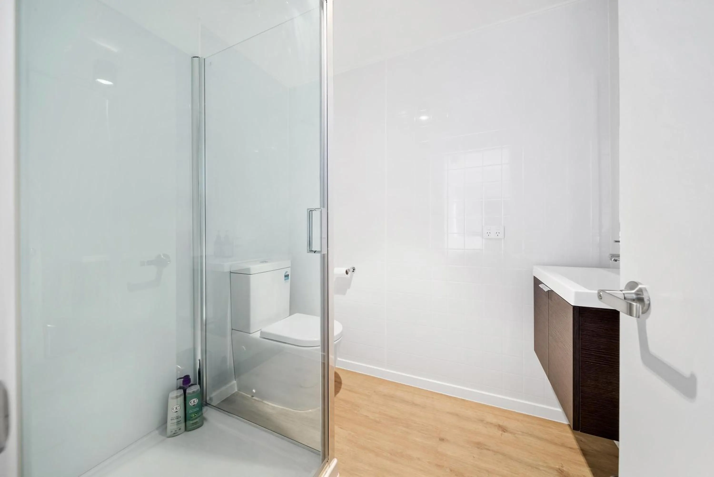 Bathroom in 2 Bed 2 Bathroom Brand New Paradise 8 mins to CBD