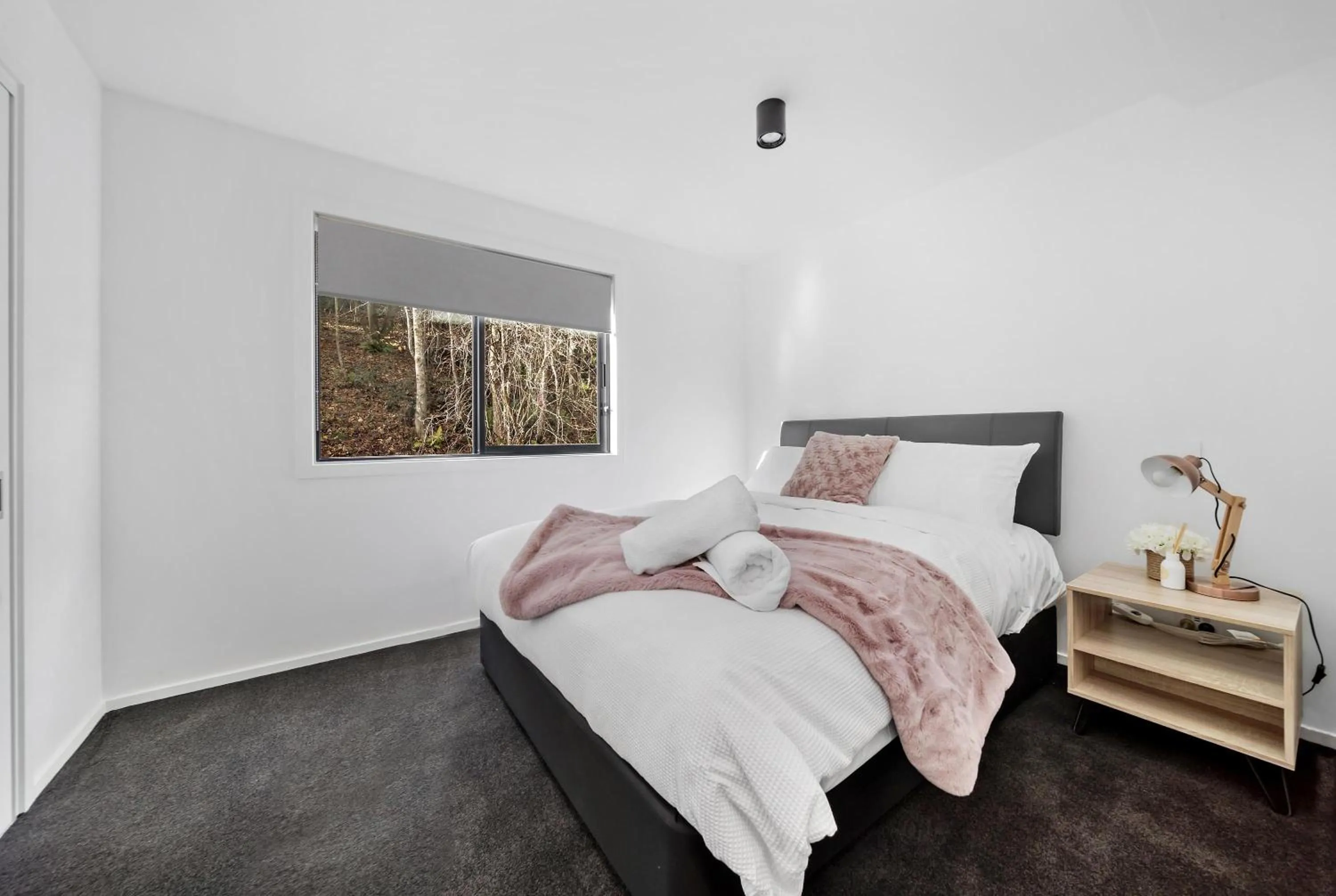 Bed in 2 Bed 2 Bathroom Brand New Paradise 8 mins to CBD