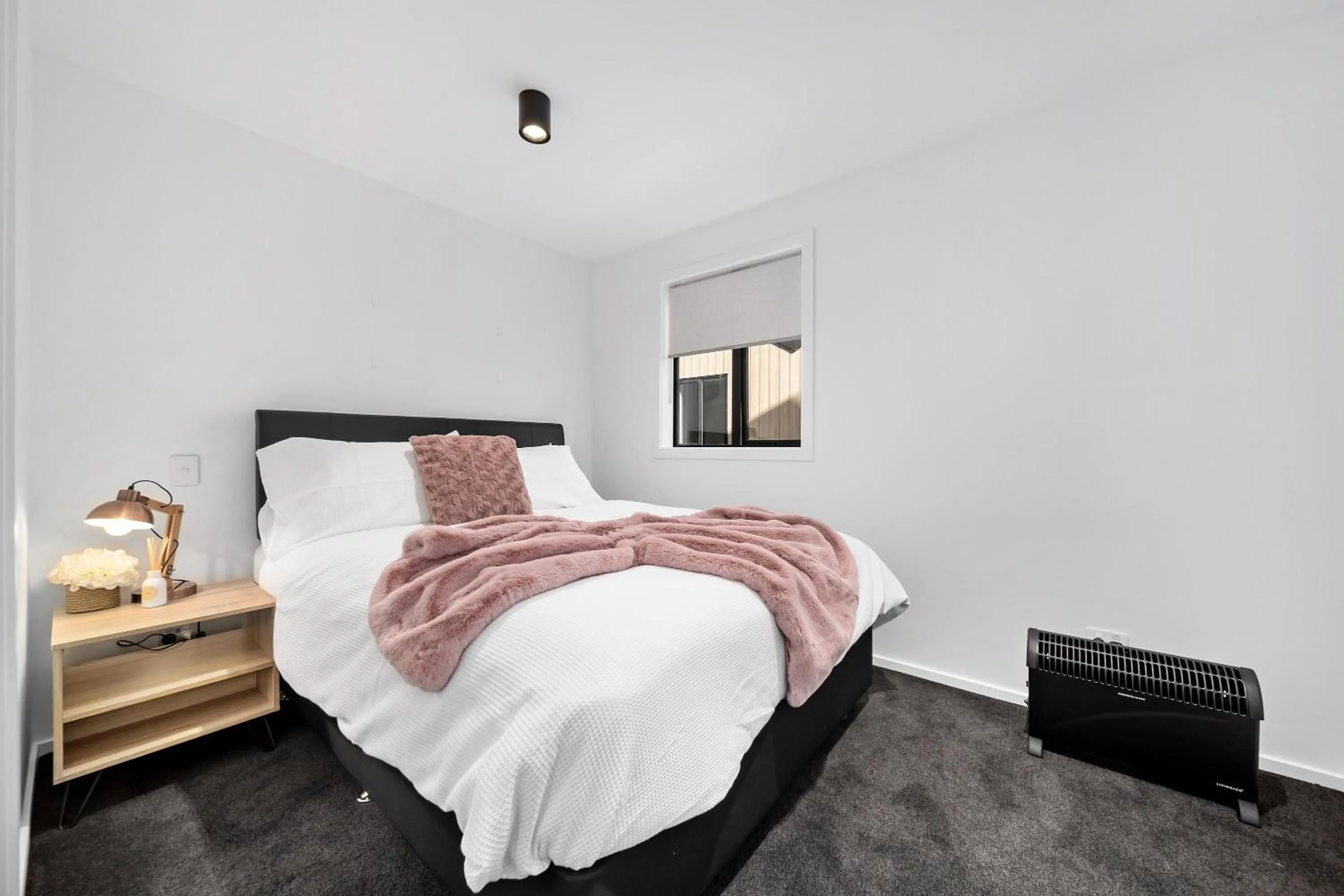 Bed in 2 Bed 2 Bathroom Brand New Paradise 8 mins to CBD