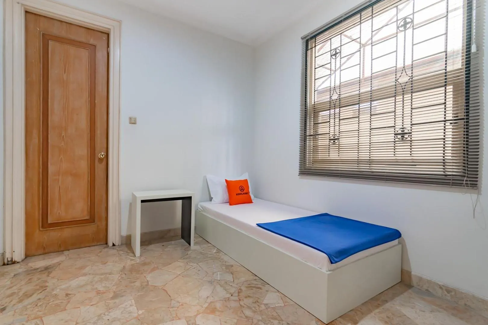 Bedroom in KoolKost near Simpang Dago 2 (Minimum Stay 6 Nights)