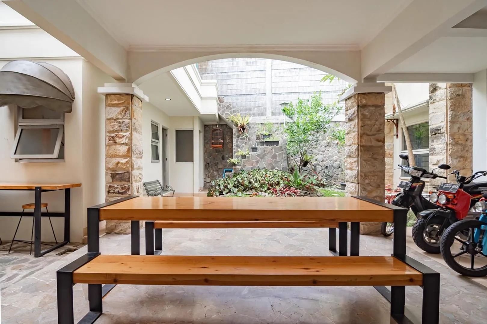 Restaurant/places to eat in KoolKost near Simpang Dago 2 (Minimum Stay 6 Nights)