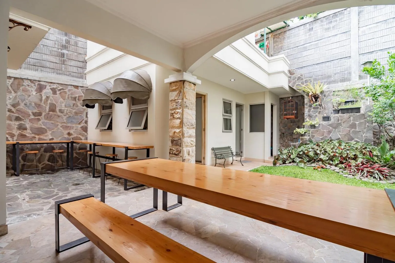 Restaurant/places to eat in KoolKost near Simpang Dago 2 (Minimum Stay 6 Nights)