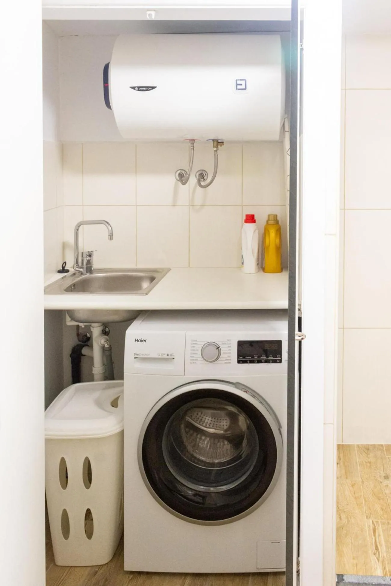 washing machine in Medieval Hamlet Malpertus