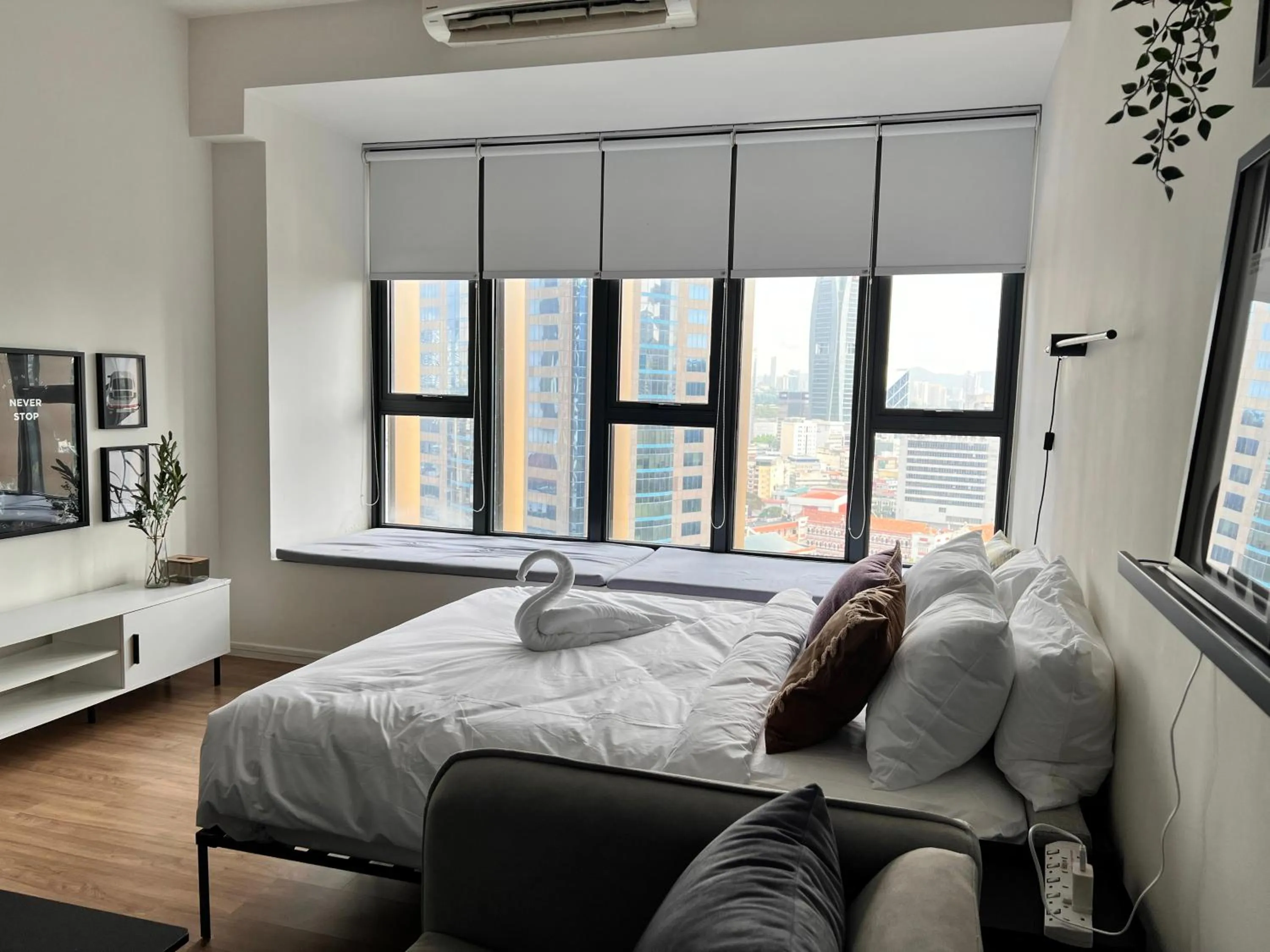 Bed in Ceylonz Suites by Living Signature