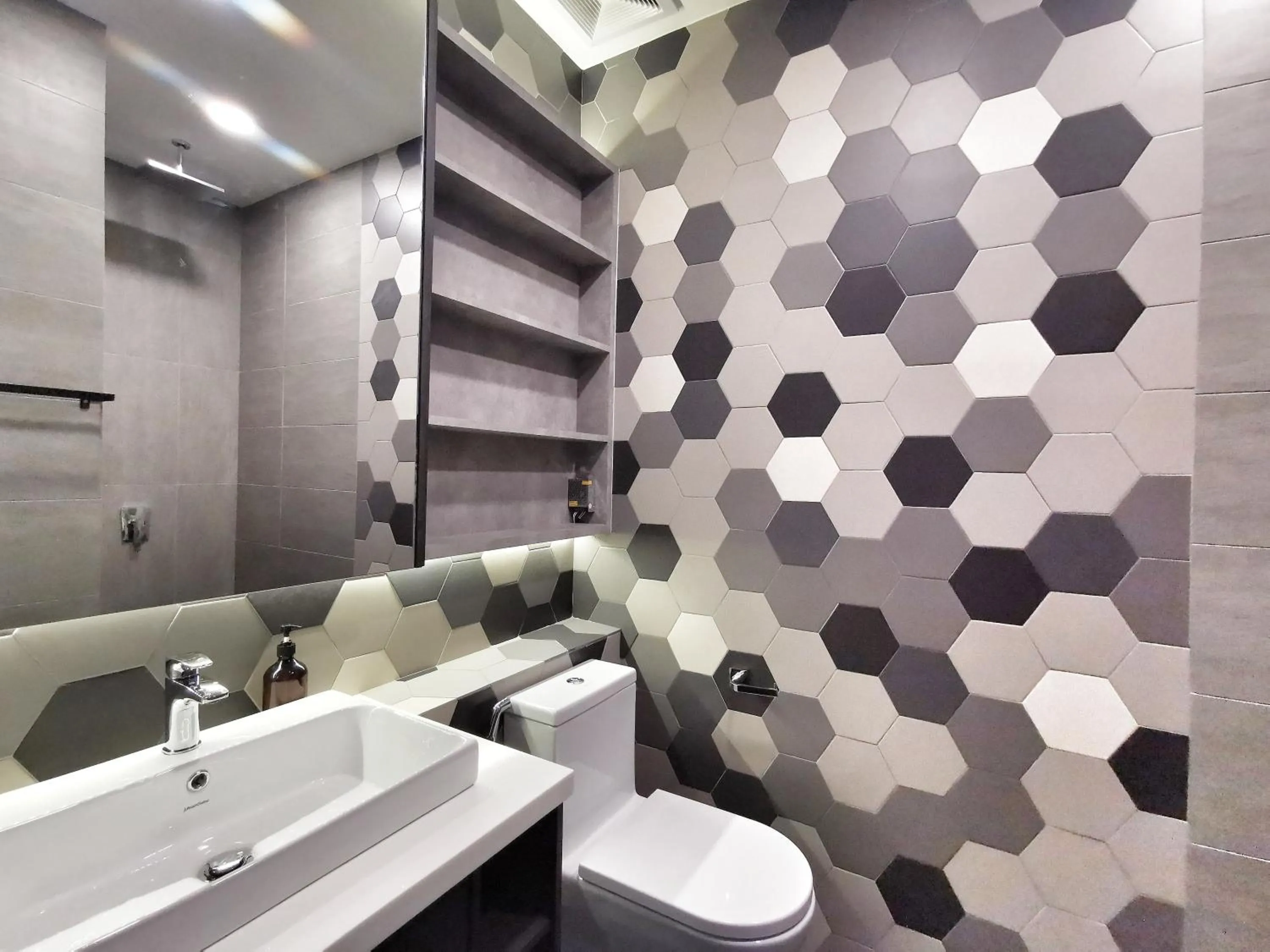 Ceylonz Suites by Living Signature