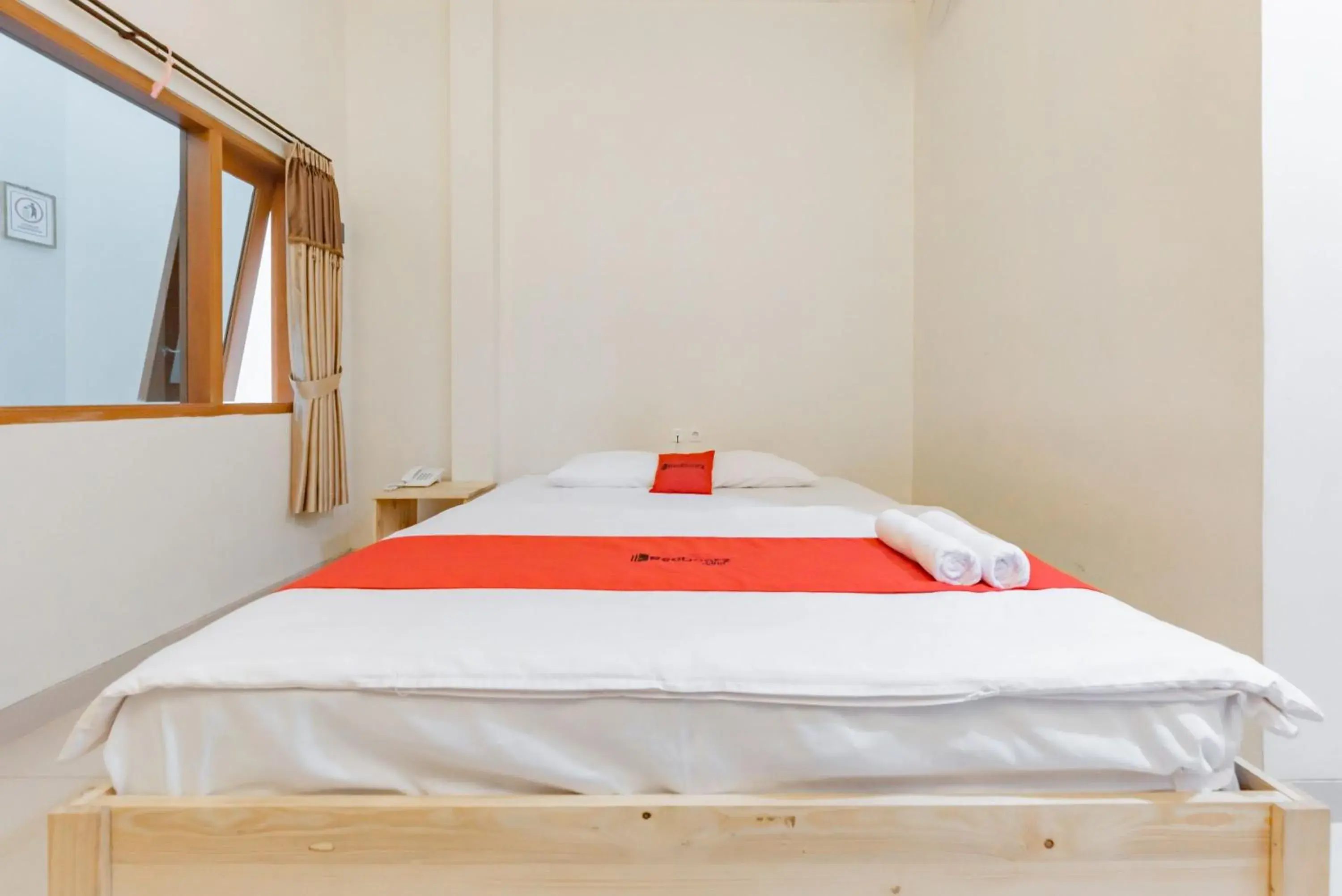 Bedroom, Bed in RedDoorz Syariah near DPRD Kabupaten Subang Bedroom, Bed in RedDoorz Syariah near DPRD Kabupaten Subang