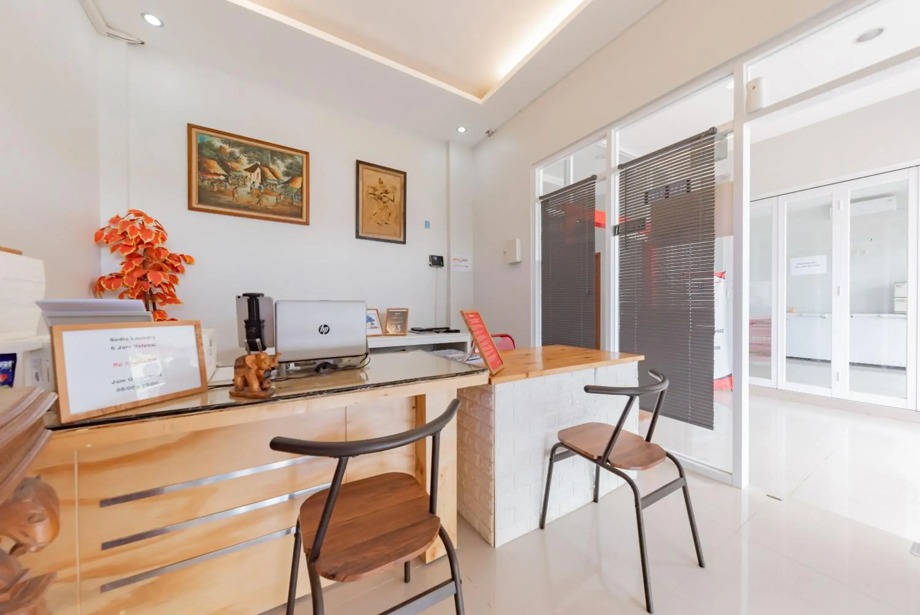 Lobby or reception in RedDoorz Syariah near DPRD Kabupaten Subang Lobby or reception in RedDoorz Syariah near DPRD Kabupaten Subang