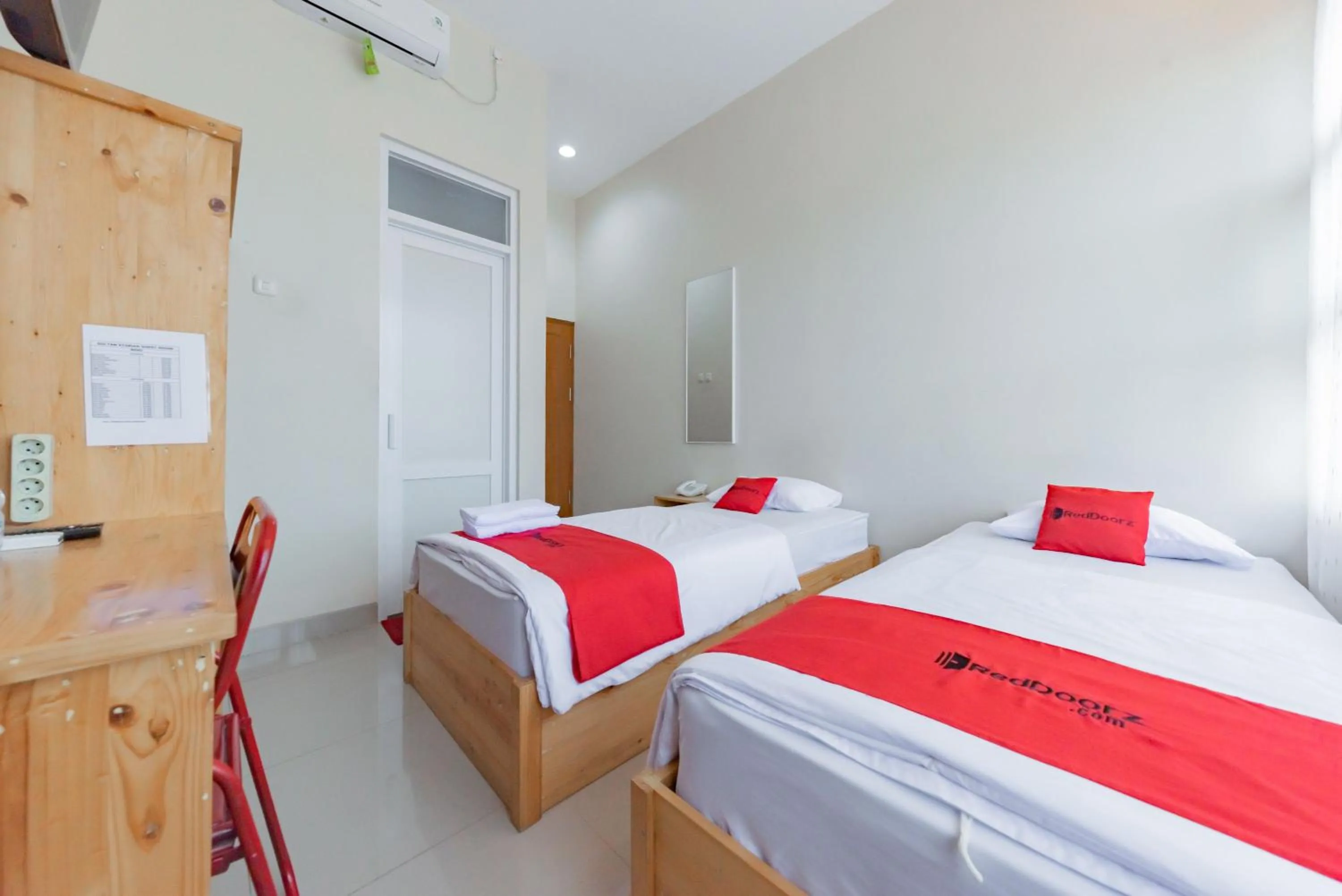 Bedroom, Bed in RedDoorz Syariah near DPRD Kabupaten Subang
