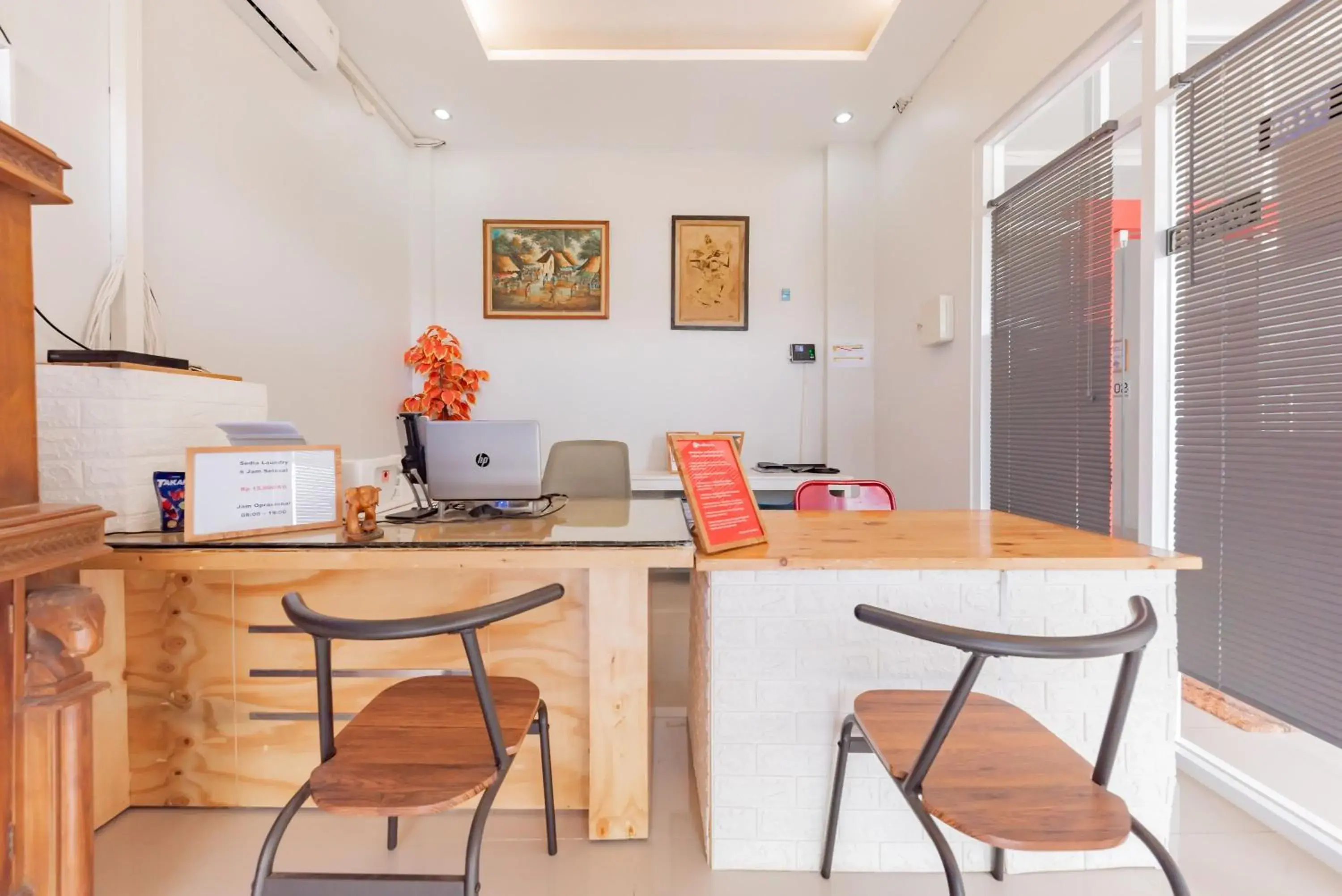 Lobby or reception in RedDoorz Syariah near DPRD Kabupaten Subang Lobby or reception in RedDoorz Syariah near DPRD Kabupaten Subang