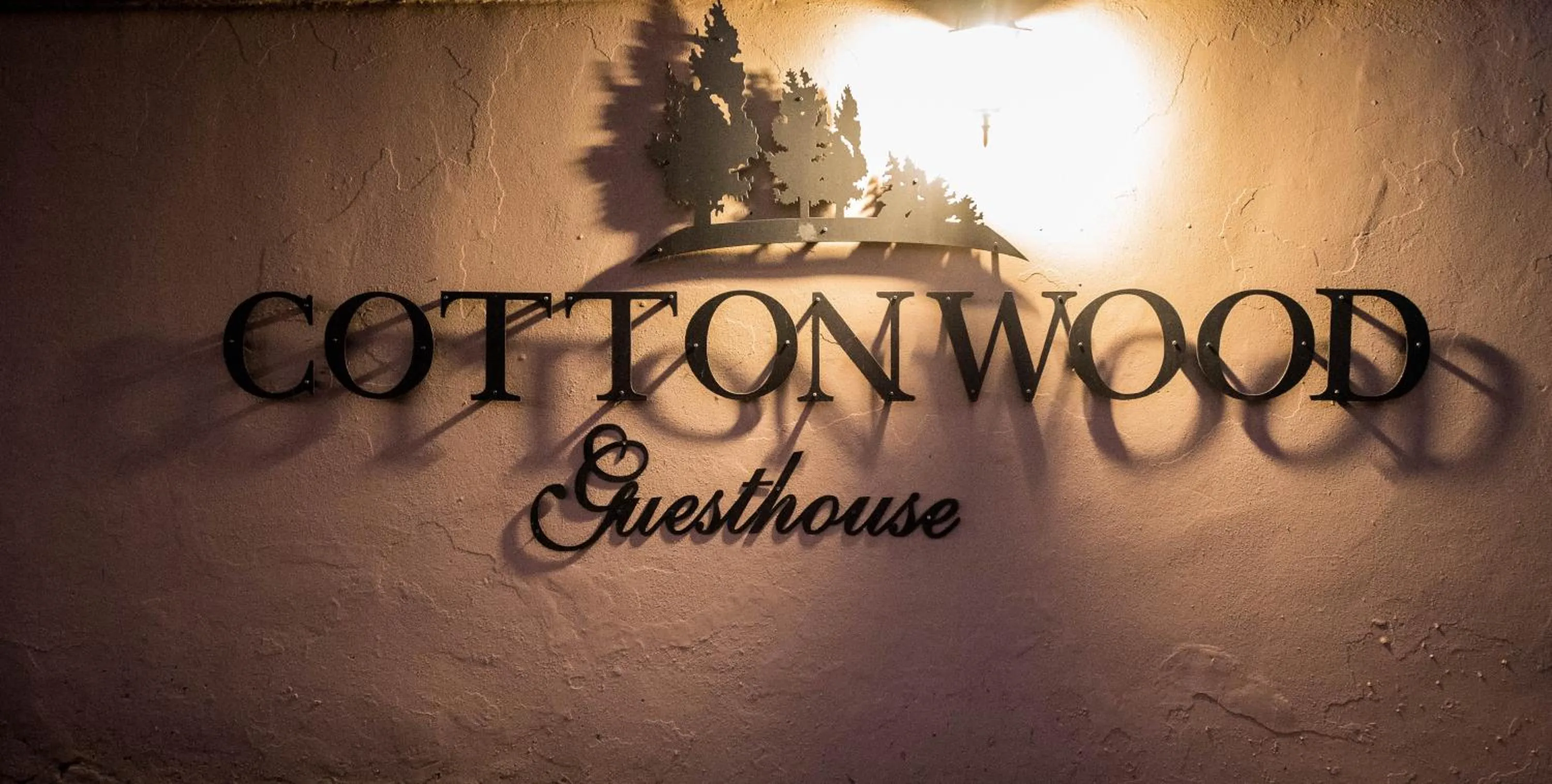 Property logo or sign in Cottonwood Guesthouse Oasis