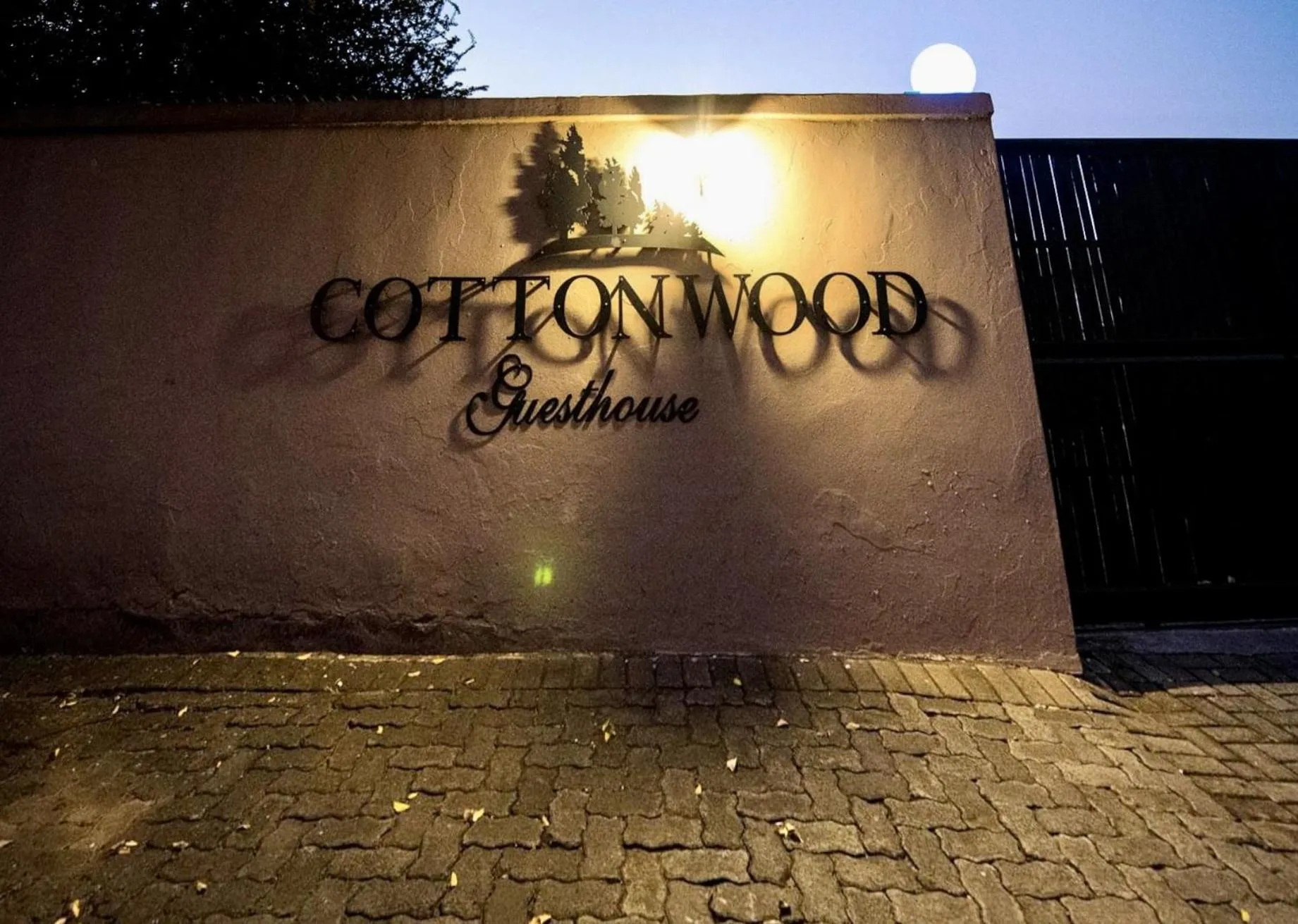 Property logo or sign in Cottonwood Guesthouse Oasis