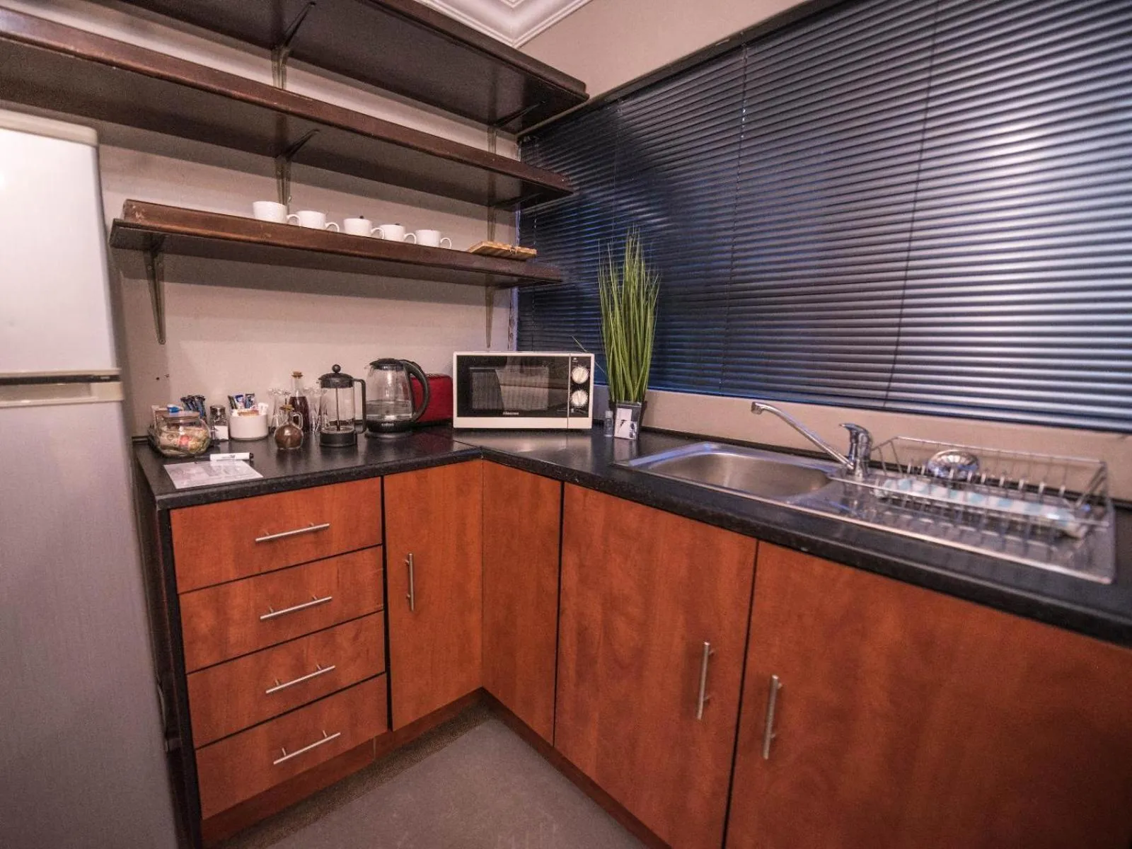 Kitchen or kitchenette in Cottonwood Guesthouse Oasis