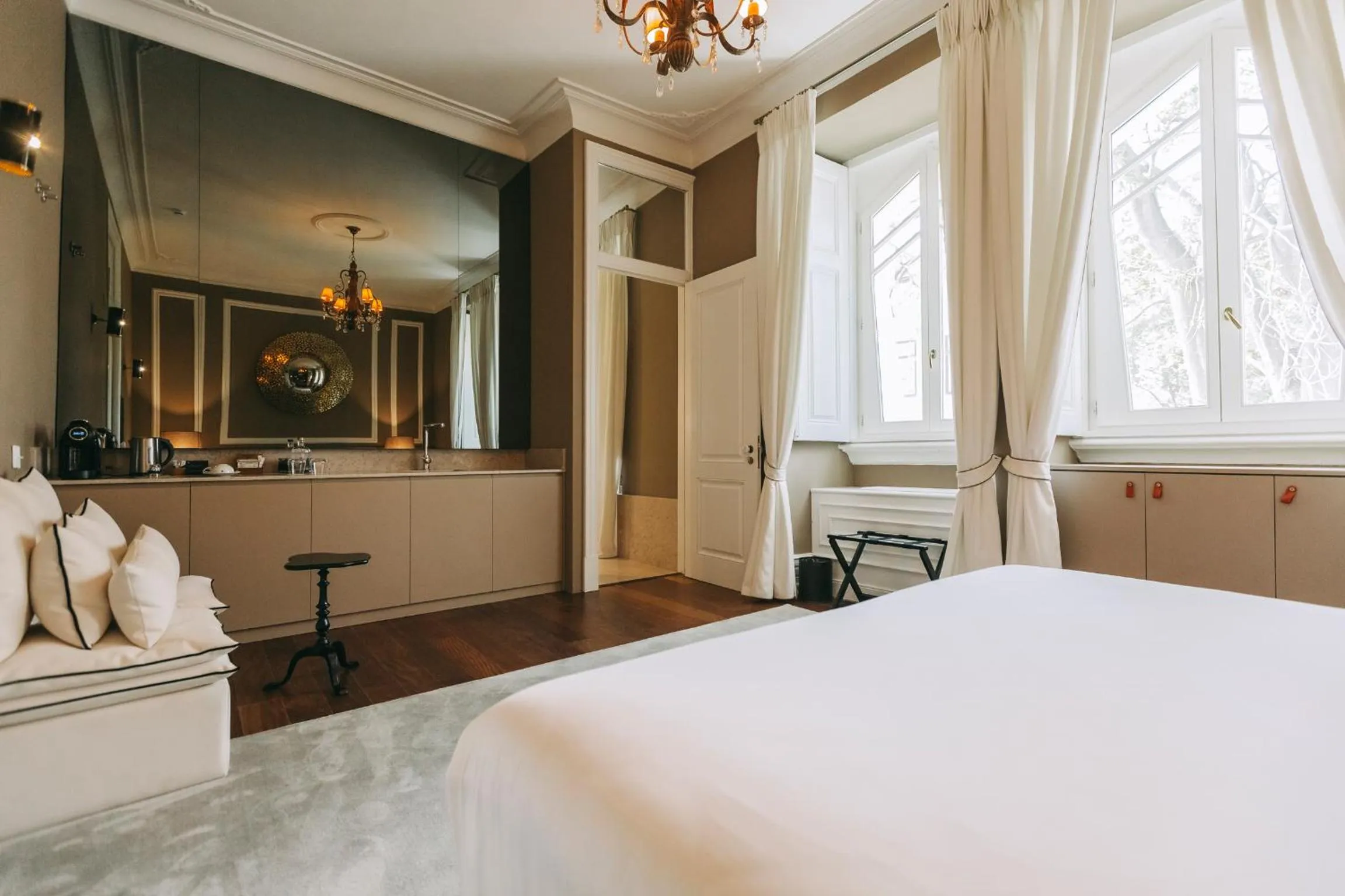 Bedroom, Bed in Torel Palace Lisbon