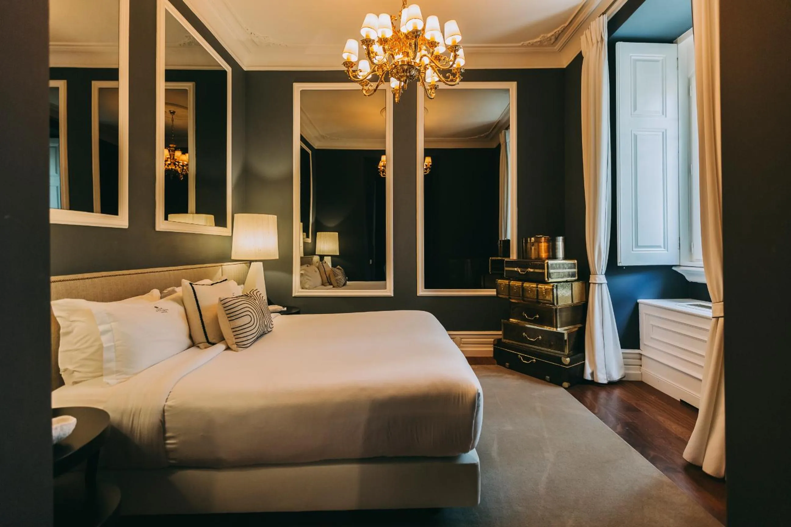 Bedroom, Bed in Torel Palace Lisbon