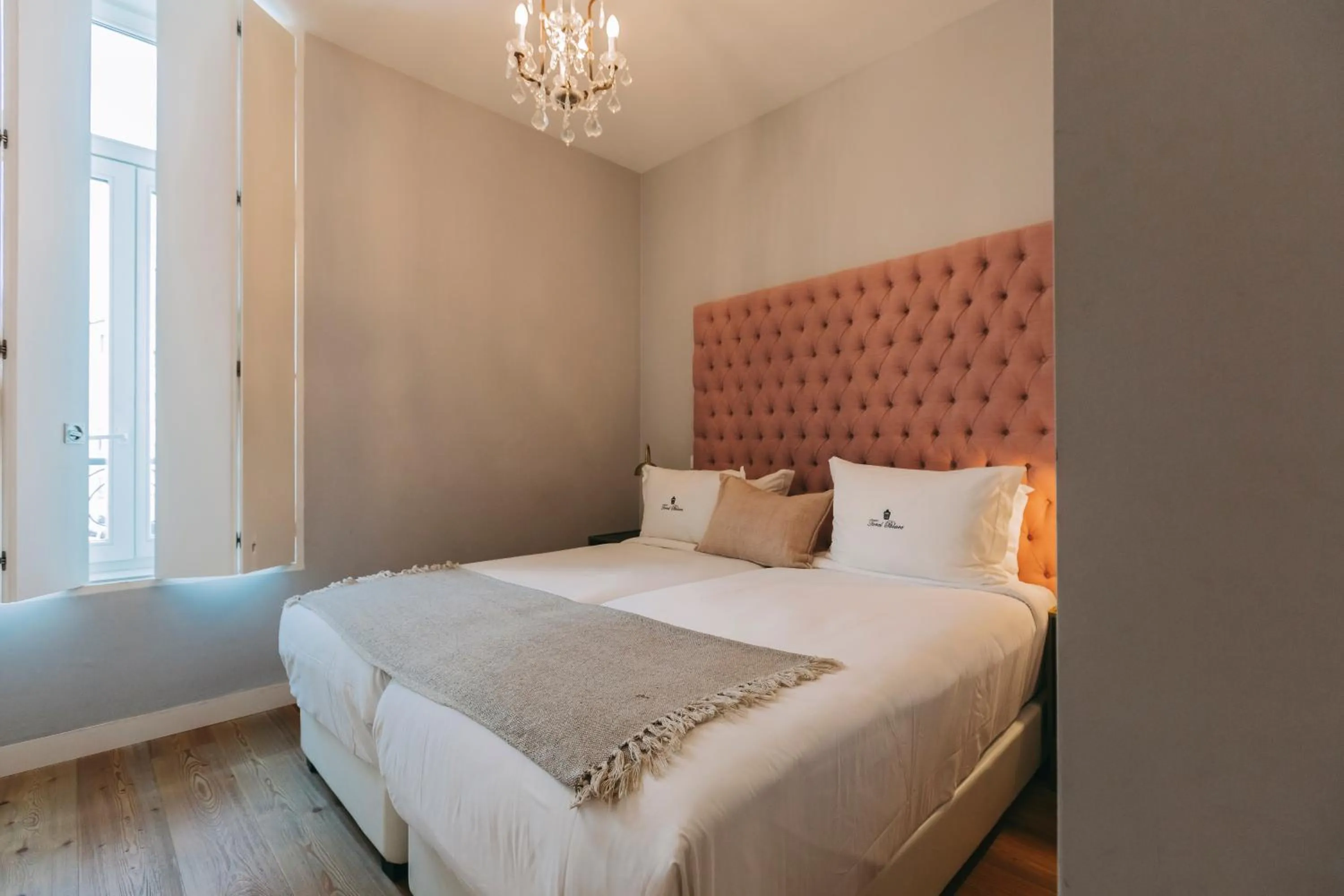 Bedroom, Bed in Torel Palace Lisbon