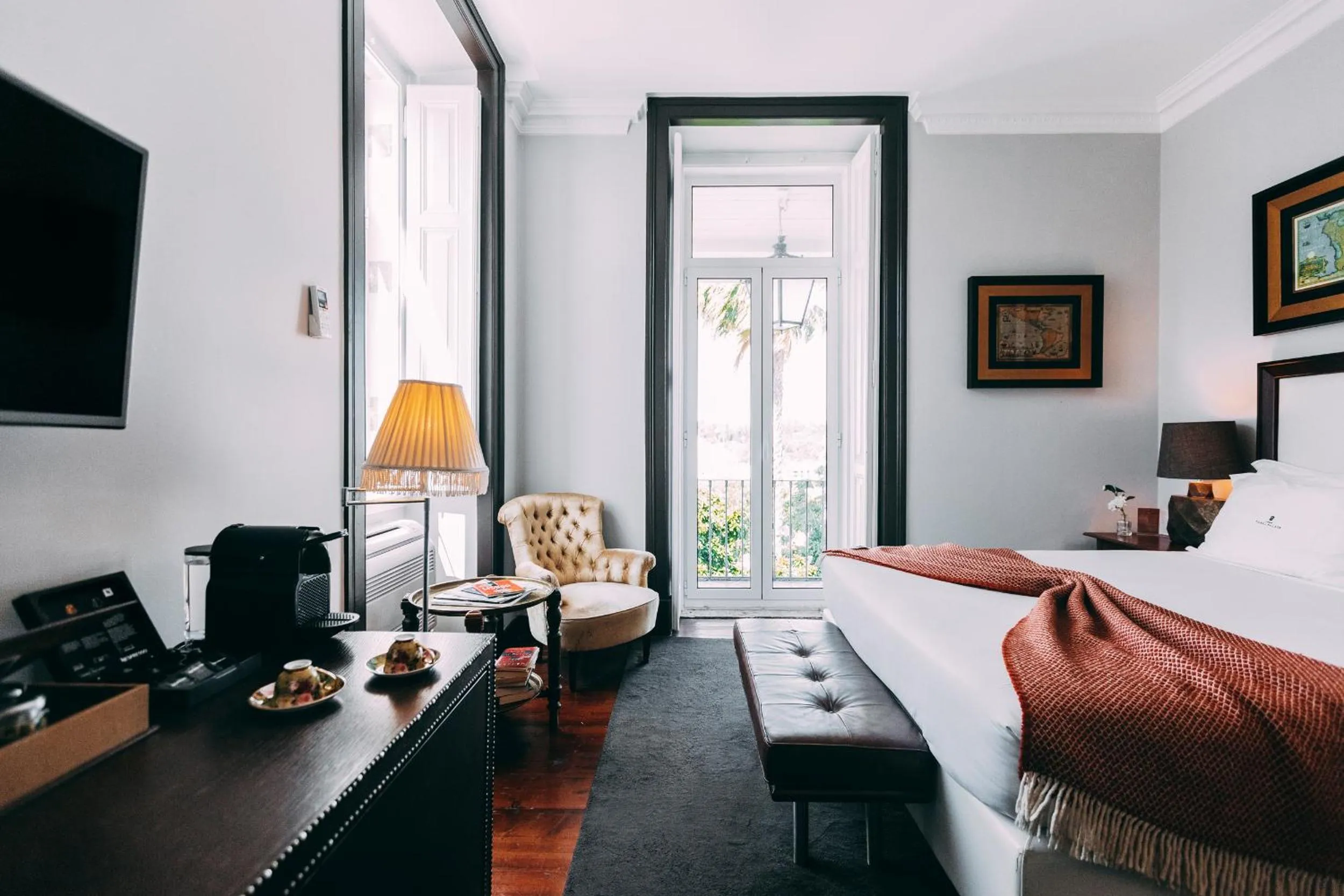 Photo of the whole room, Bed in Torel Palace Lisbon