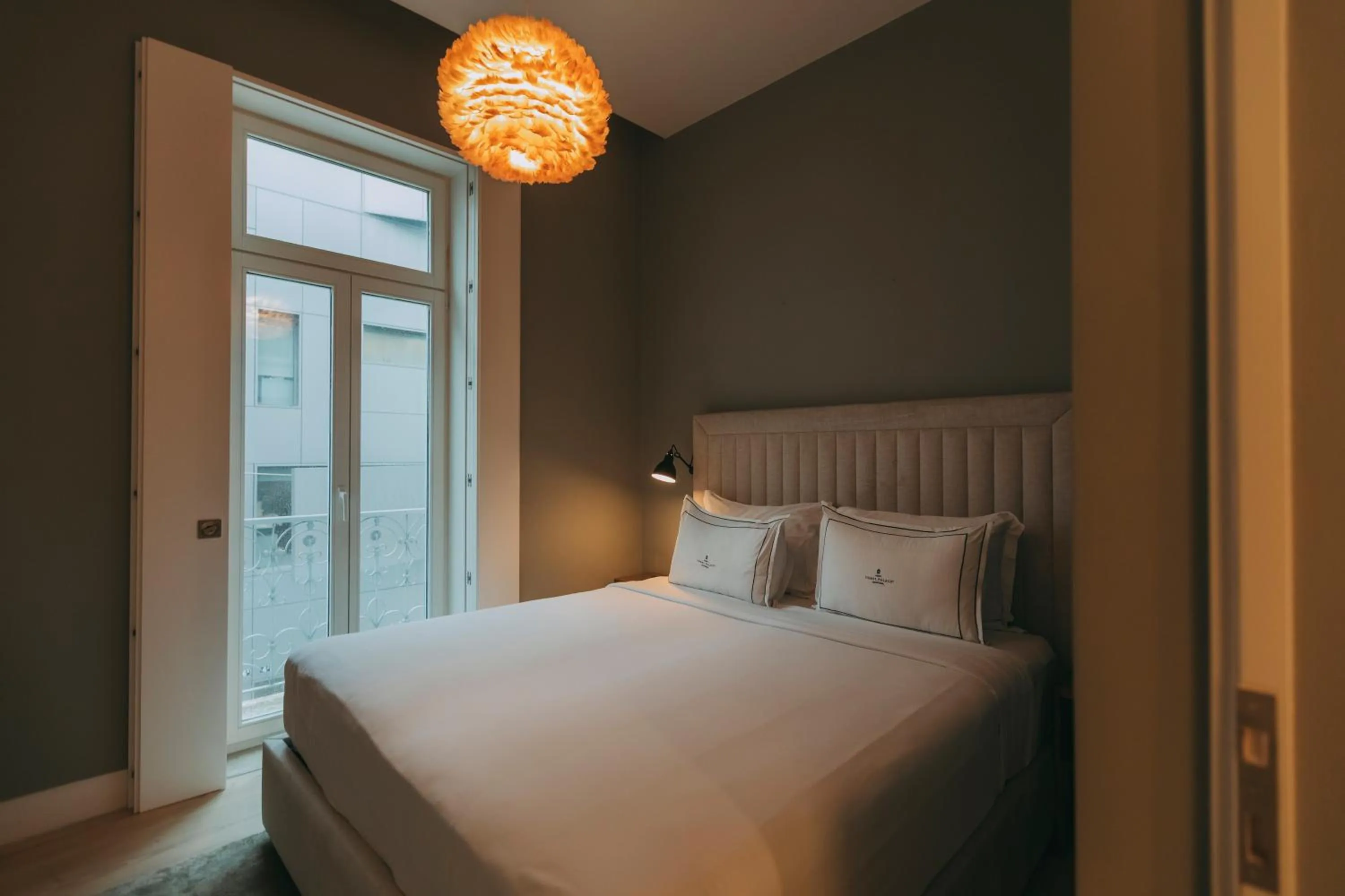 Bedroom, Bed in Torel Palace Lisbon