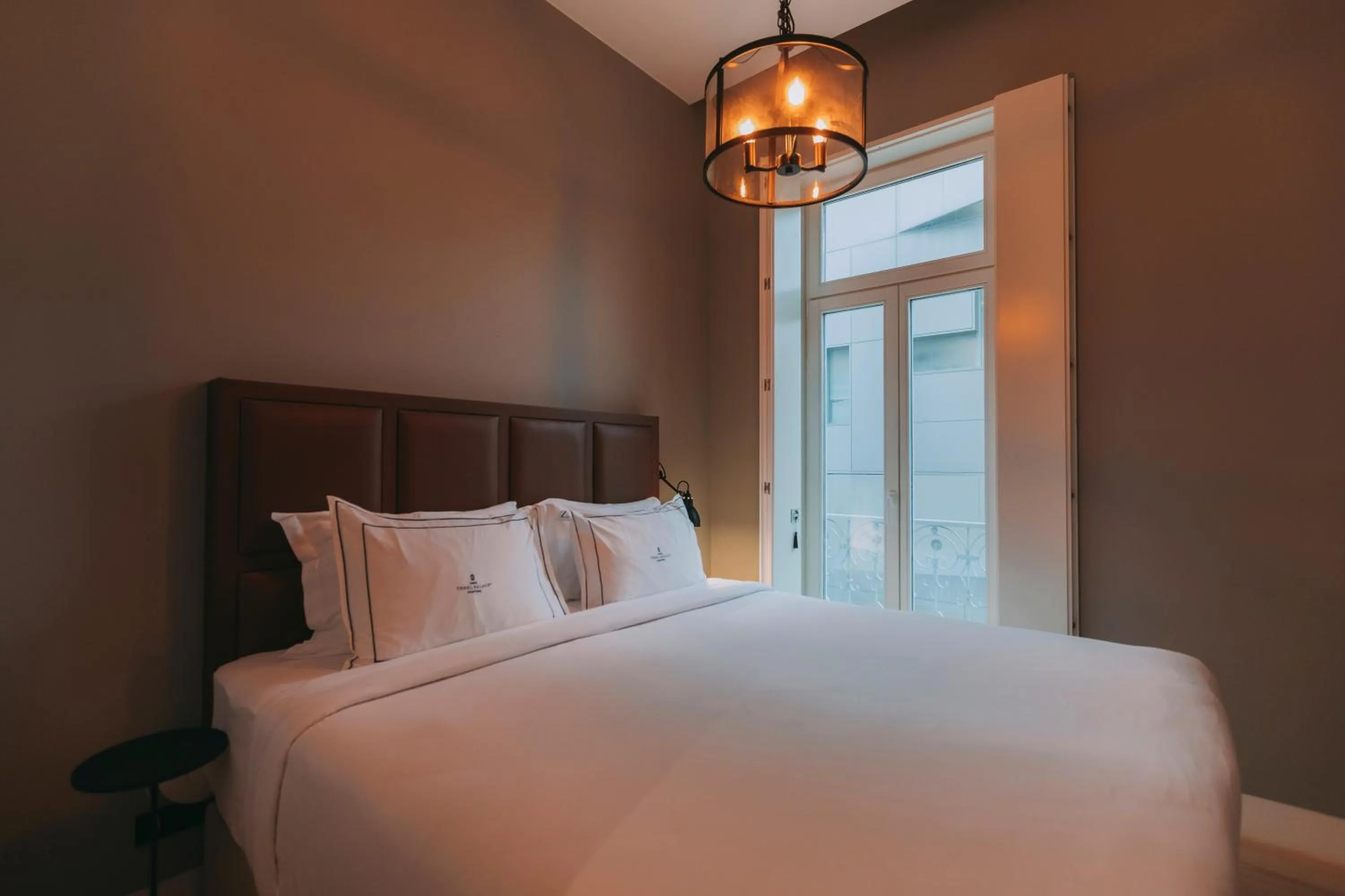 Bedroom, Bed in Torel Palace Lisbon