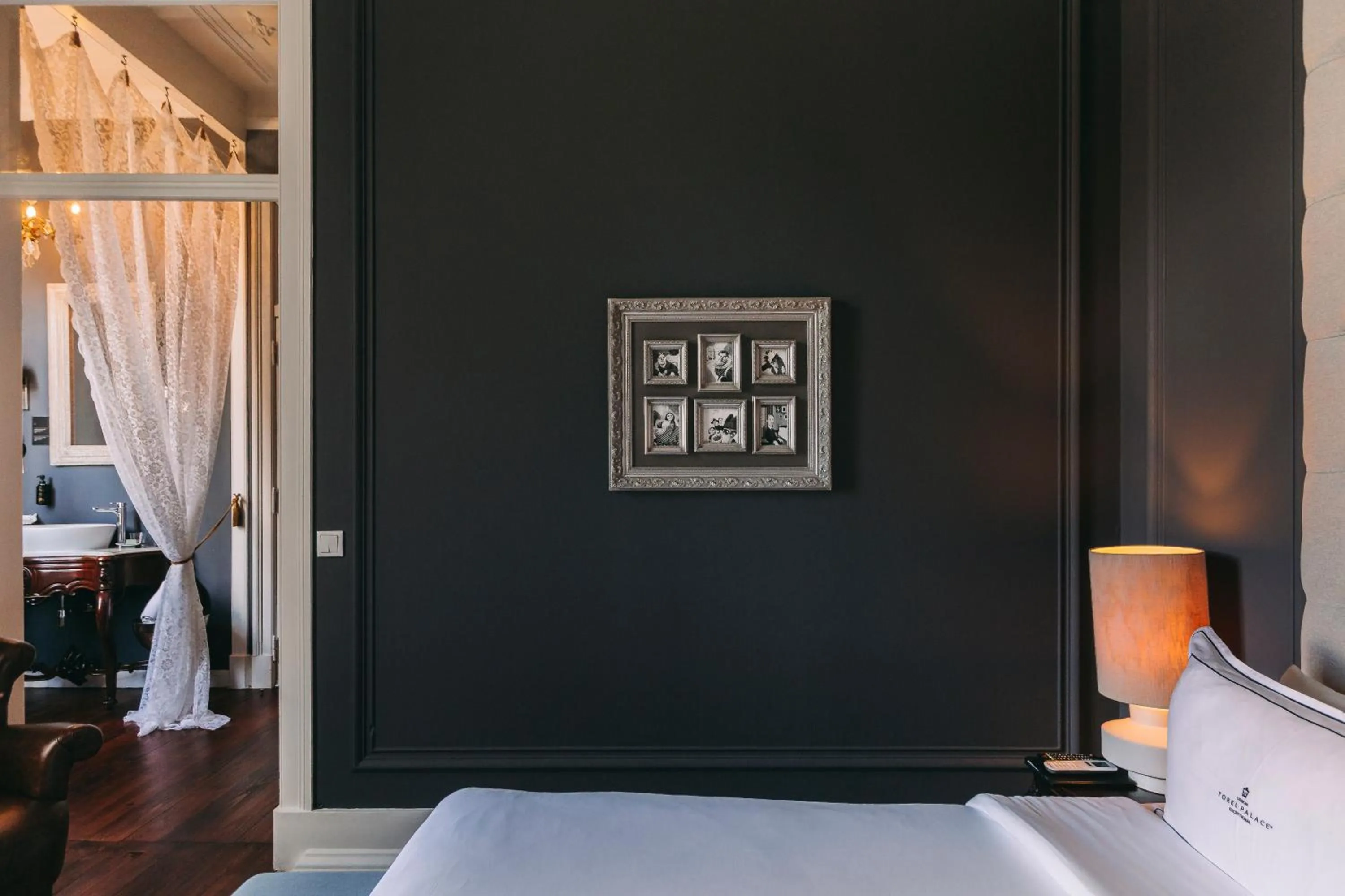 Bedroom, Bed in Torel Palace Lisbon