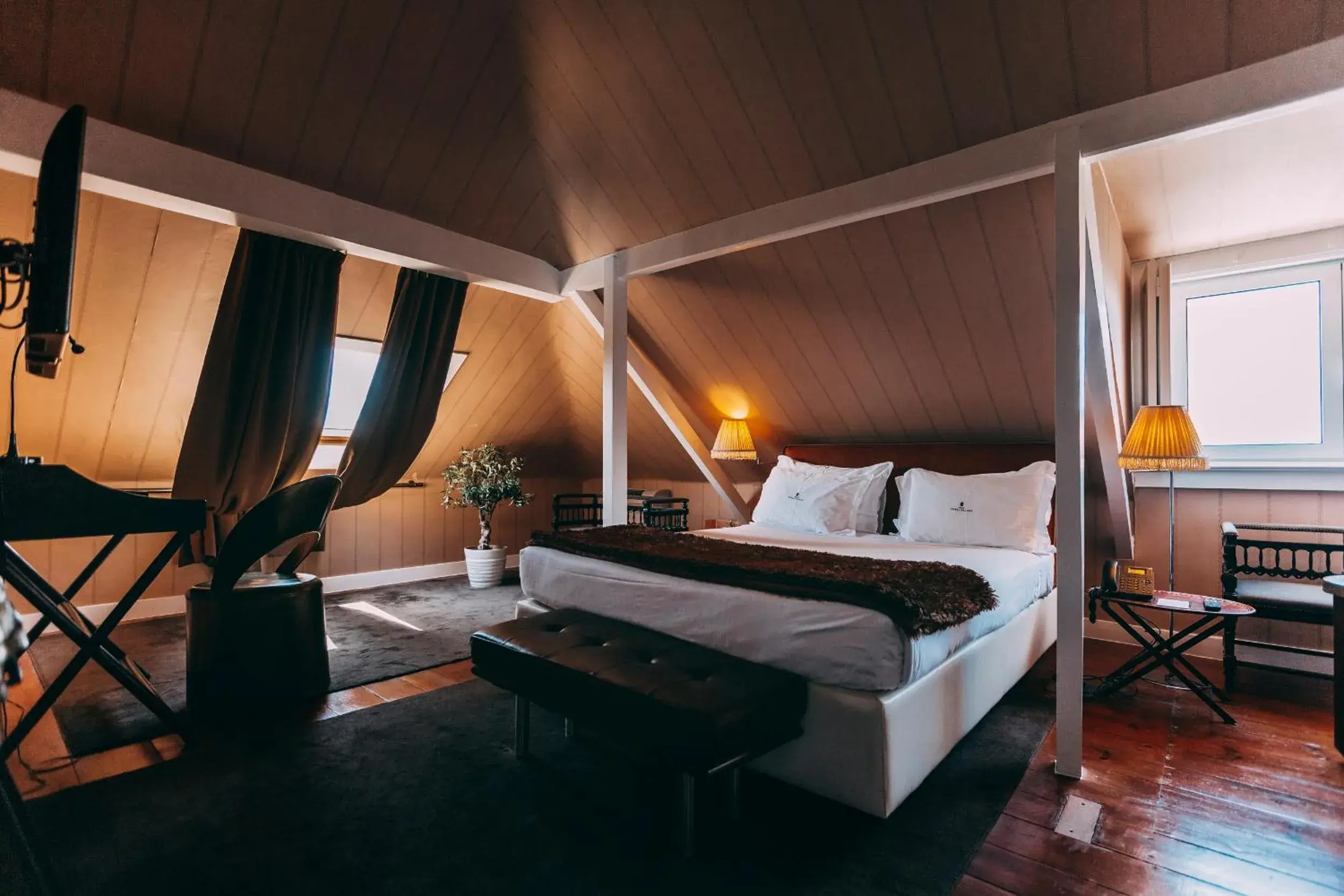 Bedroom, Bed in Torel Palace Lisbon Bedroom, Bed in Torel Palace Lisbon