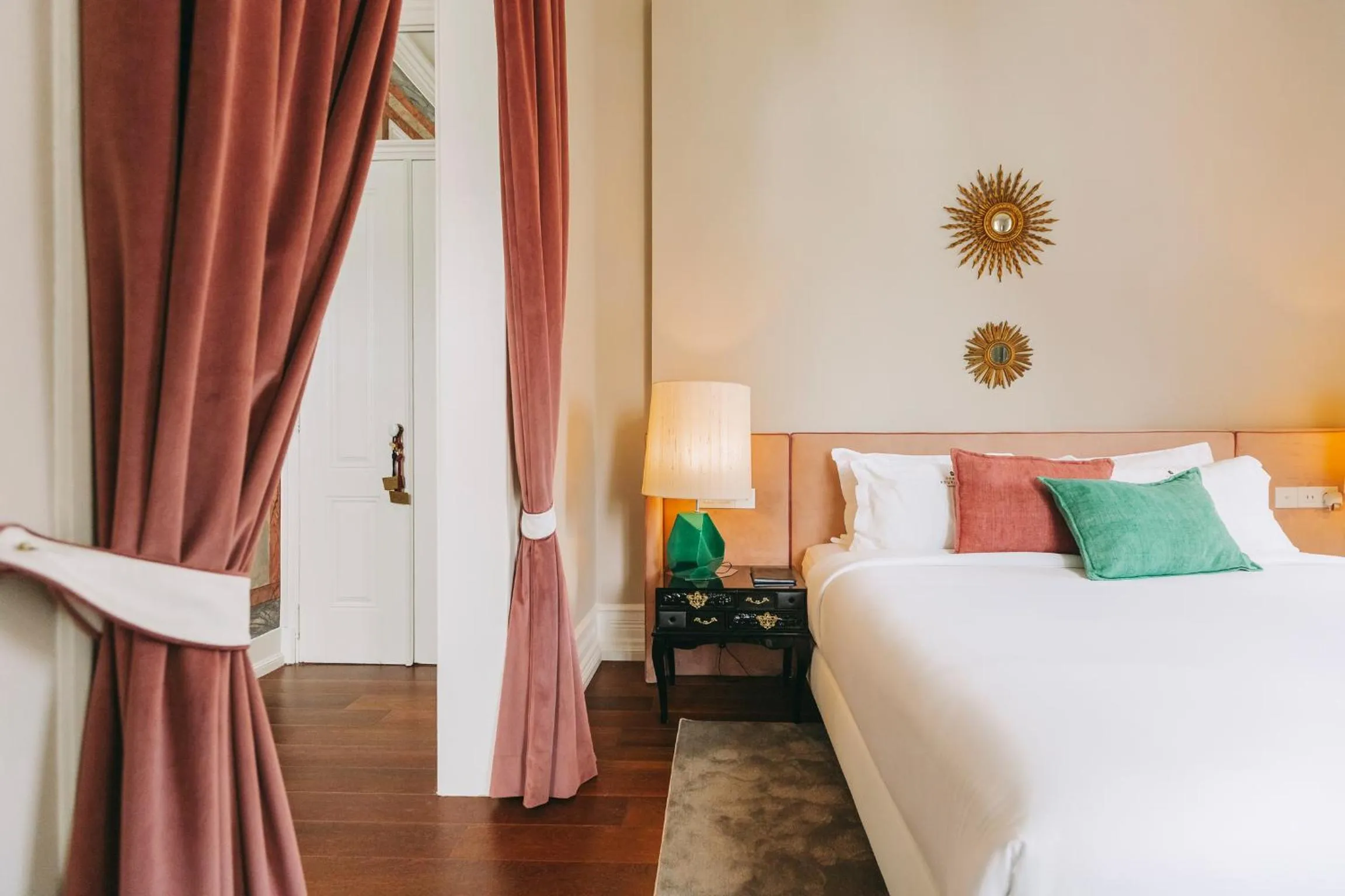 Bedroom, Bed in Torel Palace Lisbon