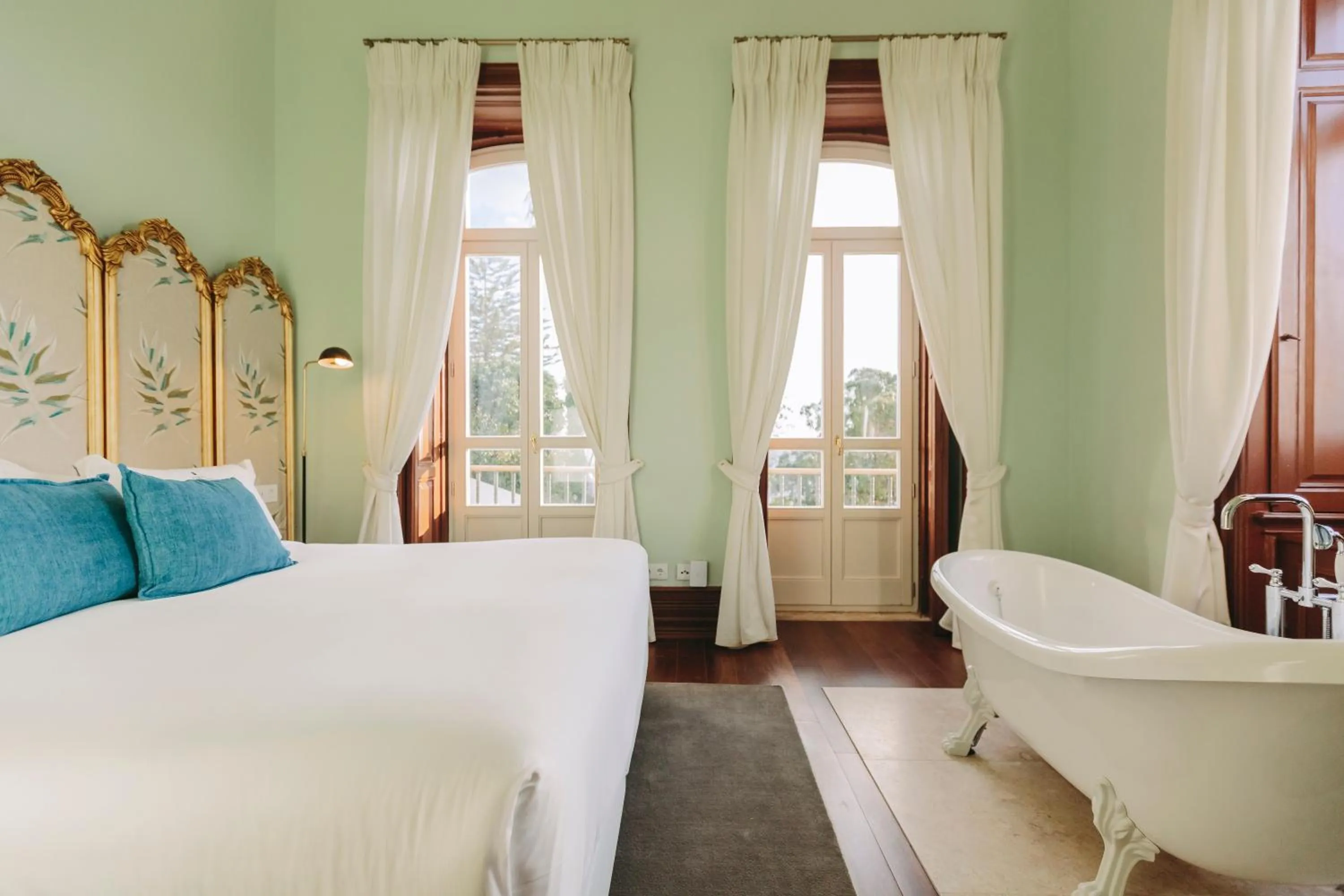 Bedroom, Bed in Torel Palace Lisbon