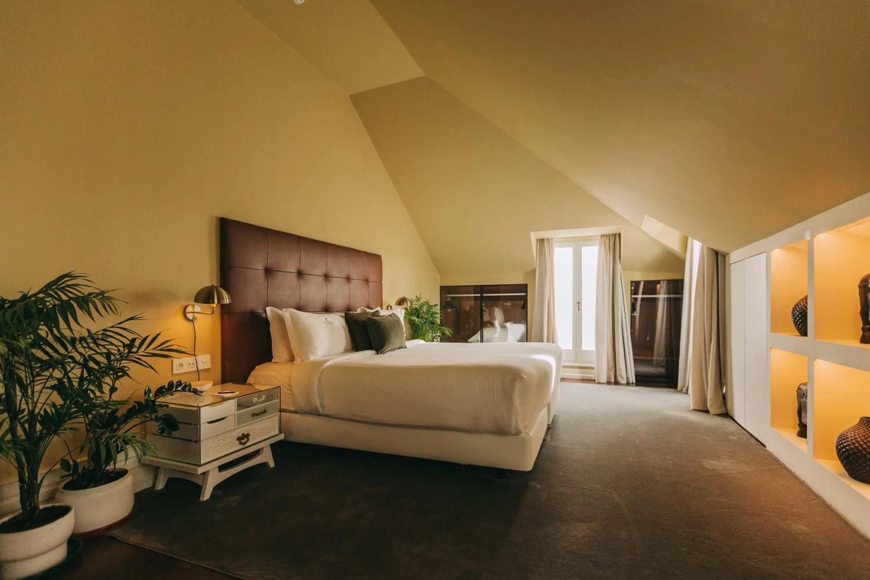 Bedroom, Bed in Torel Palace Lisbon